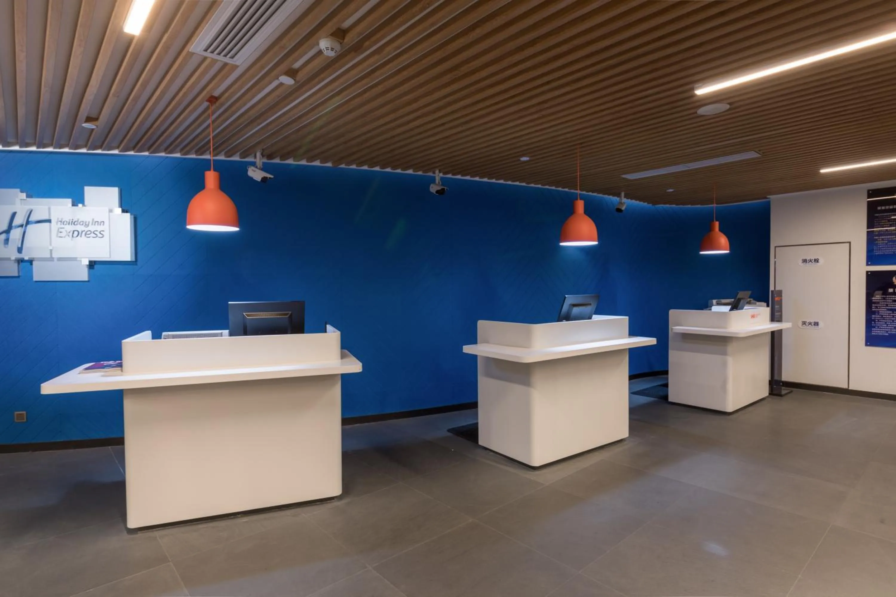 Lobby or reception in Holiday Inn Express Beijing Shijingshan Lakeview by IHG