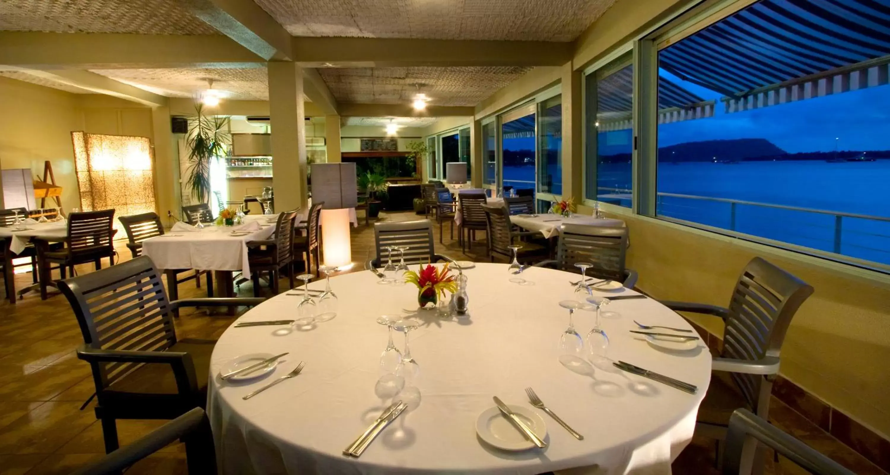 Restaurant/Places to Eat in Chantillys on the Bay