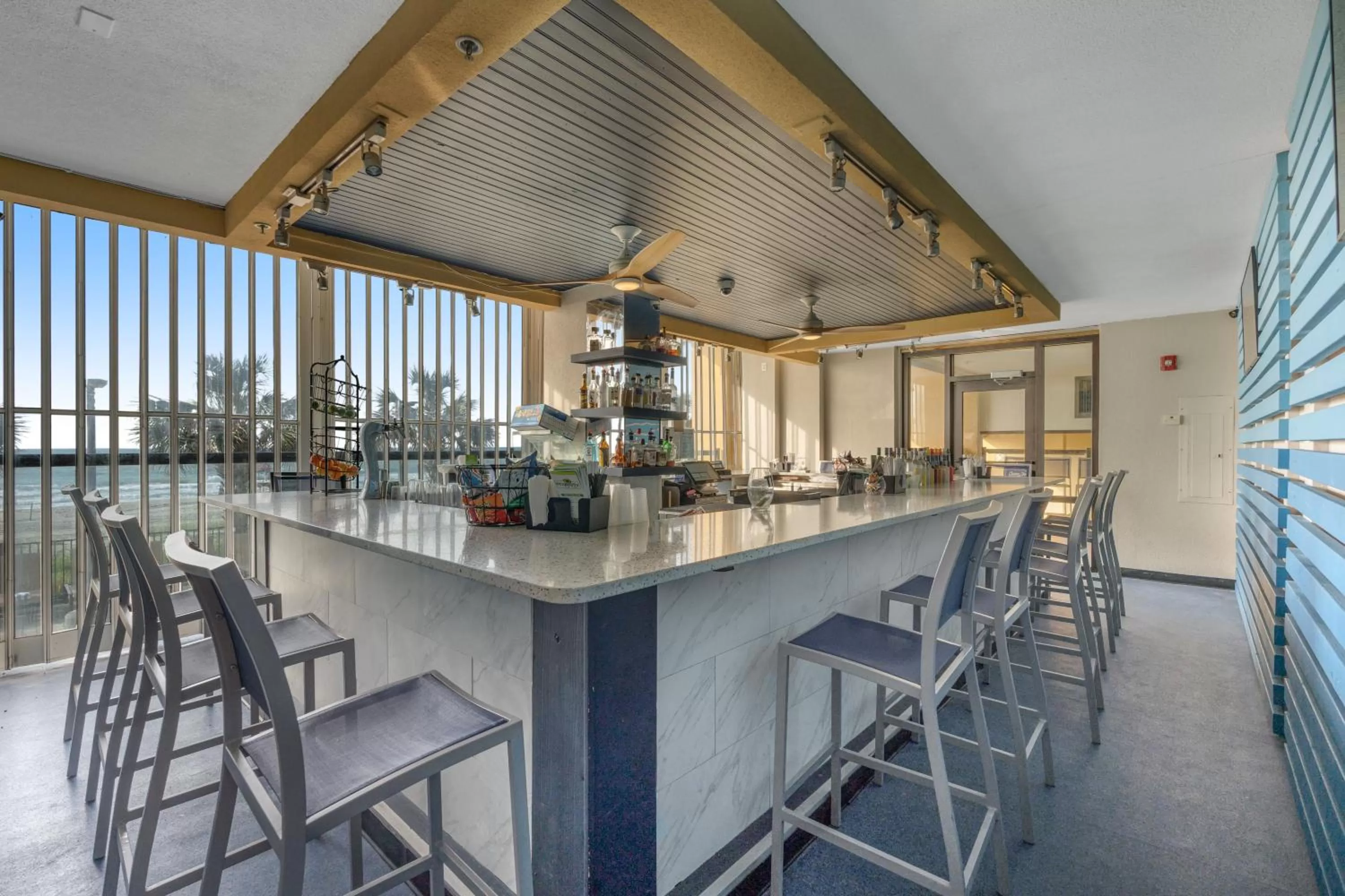 Lounge or bar in Anderson Ocean Club and Spa by Oceana Resorts