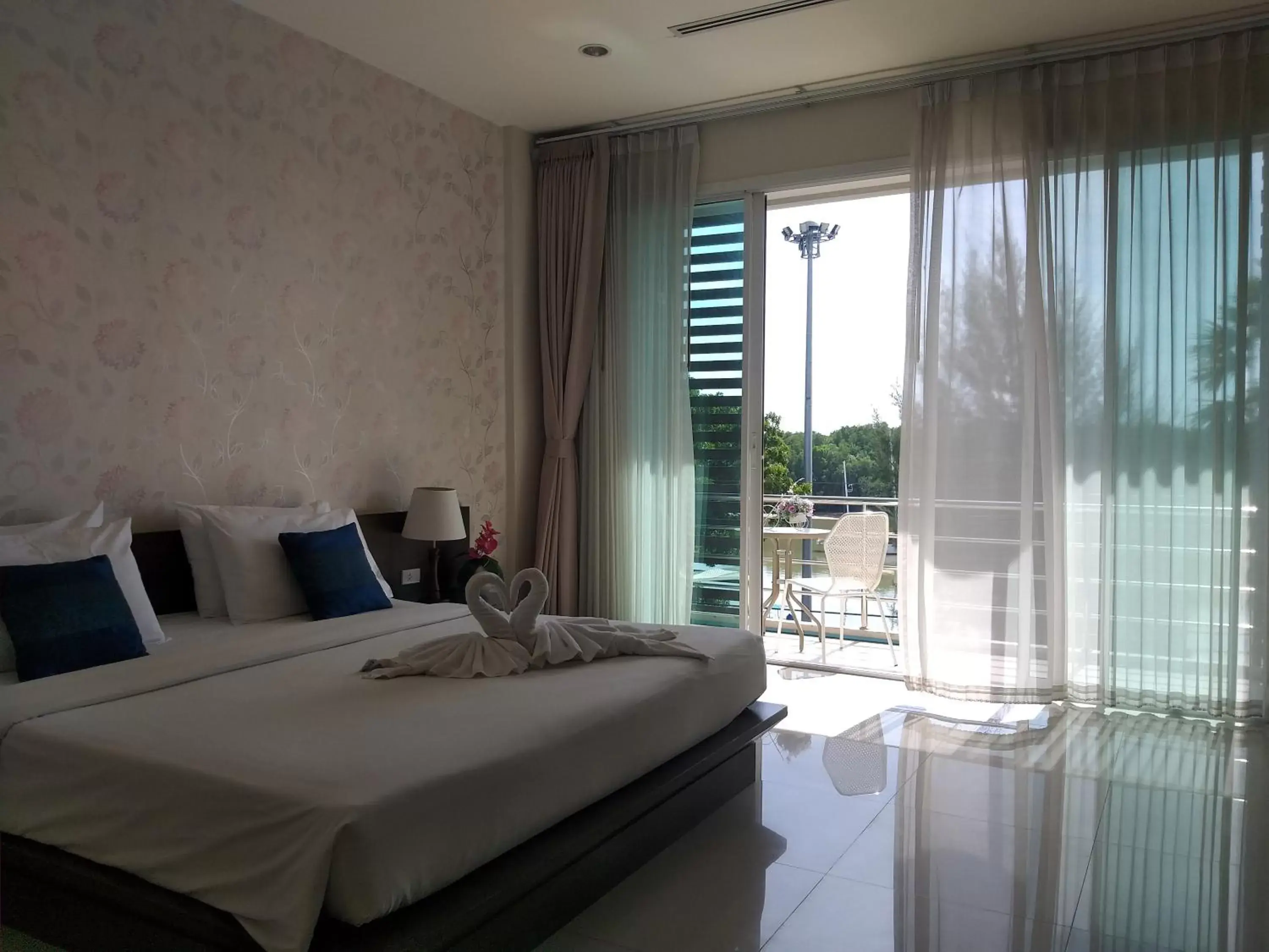 Bed in Krabi River View Hotel