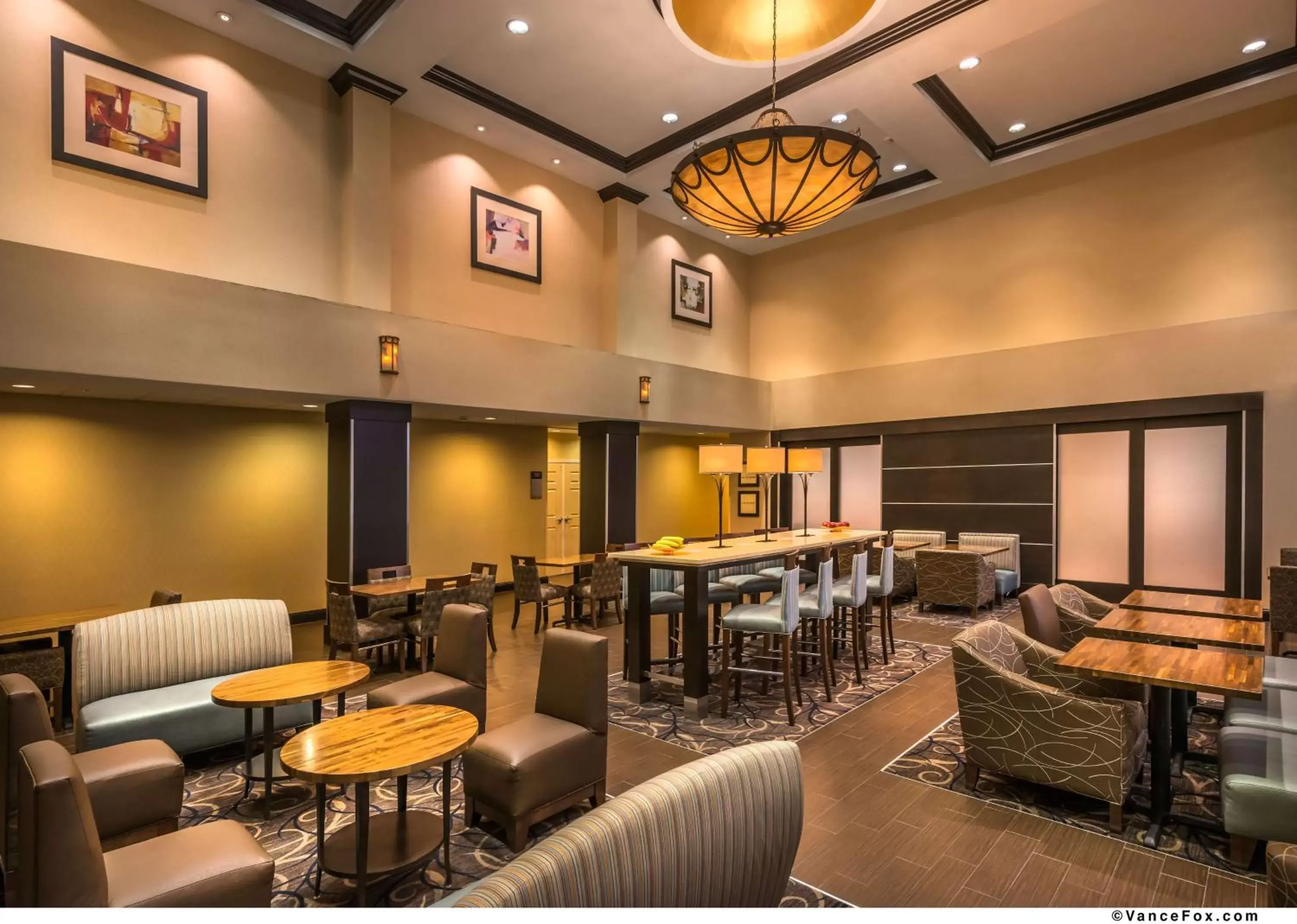 Lobby or reception, Lounge/Bar in Hampton Inn & Suites Reno