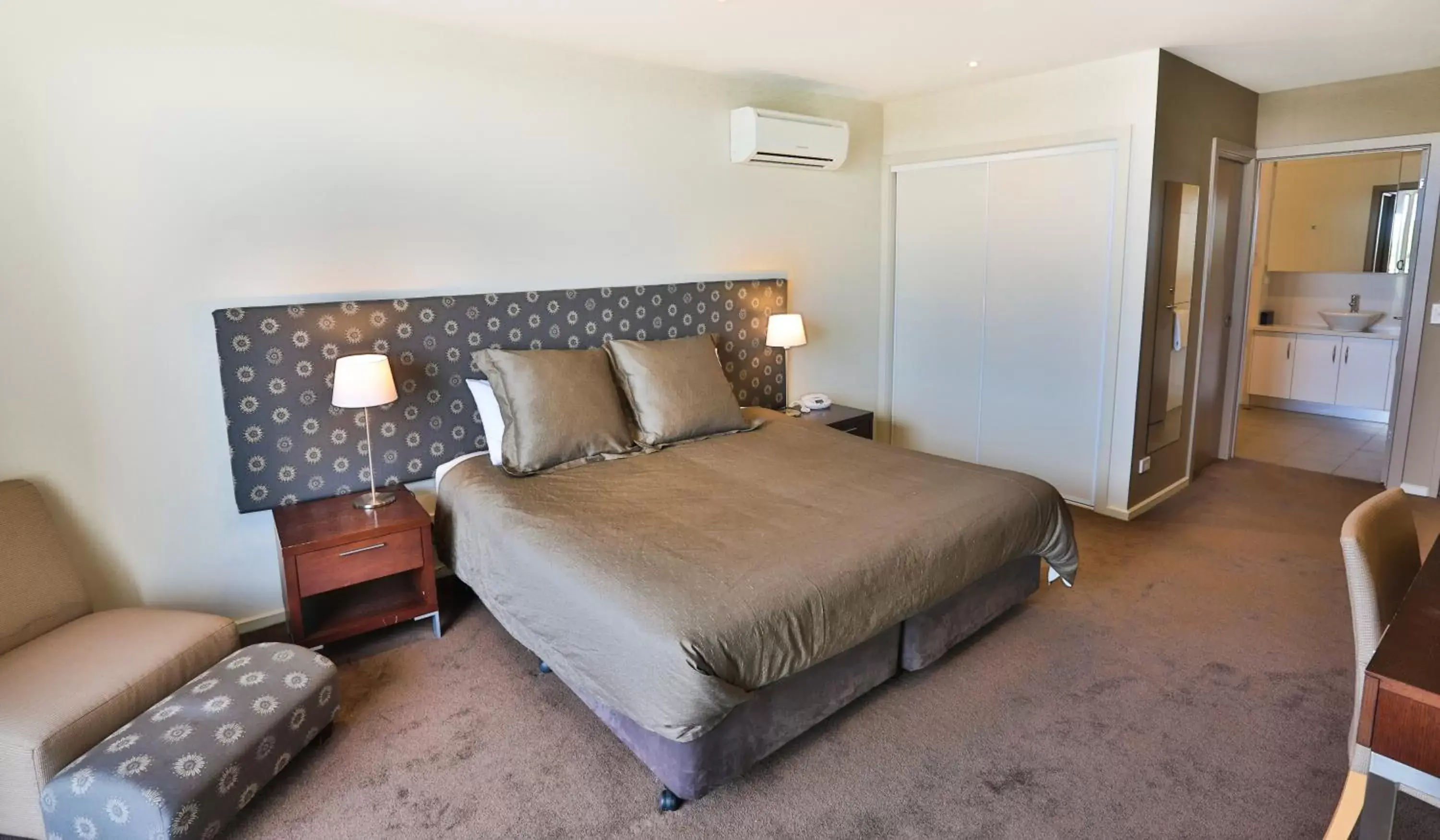 Bathroom, Bed in Lady Bay Resort