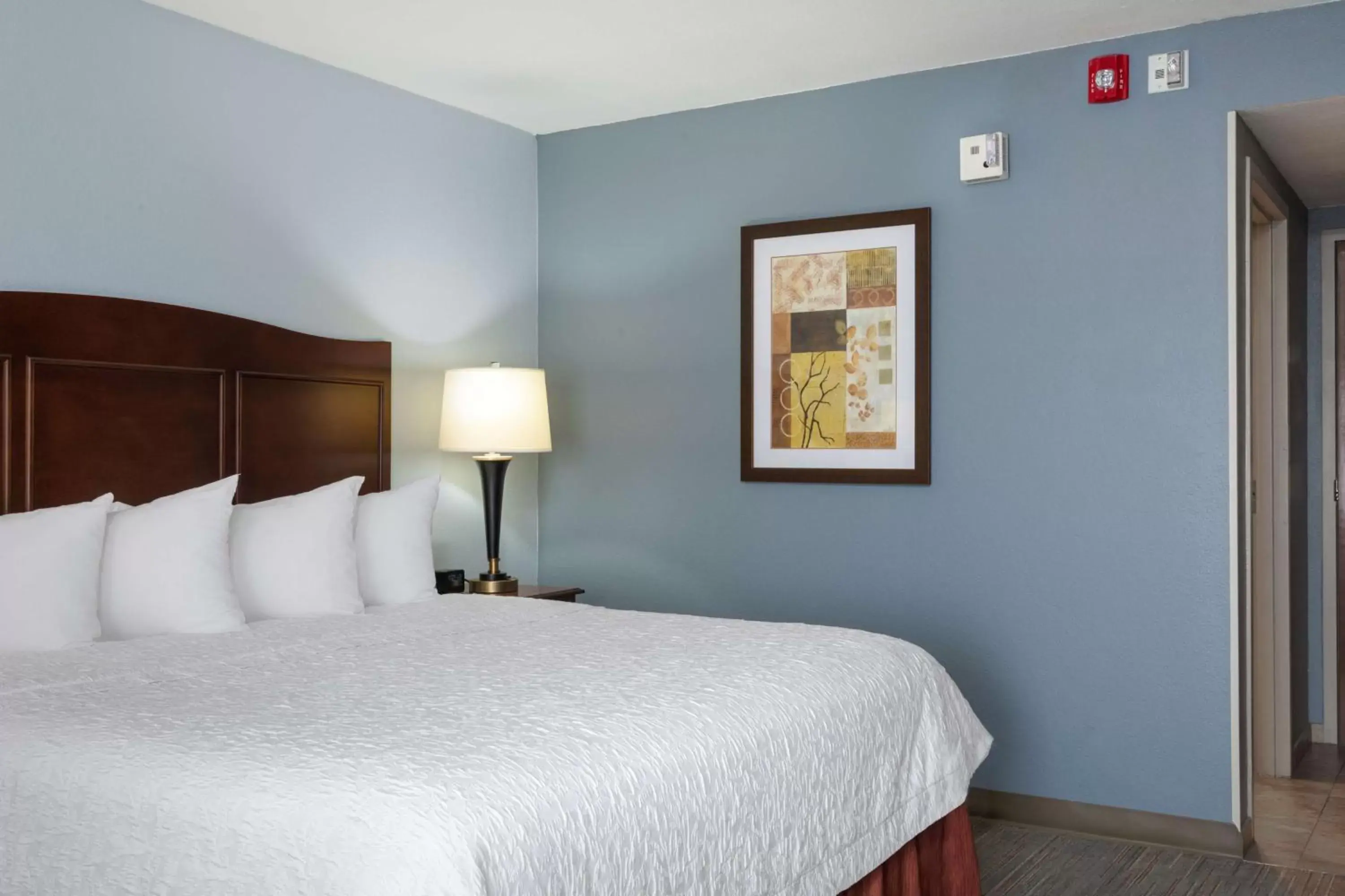 Bed in Hampton Inn Denver-International Airport Bed in Hampton Inn Denver-International Airport