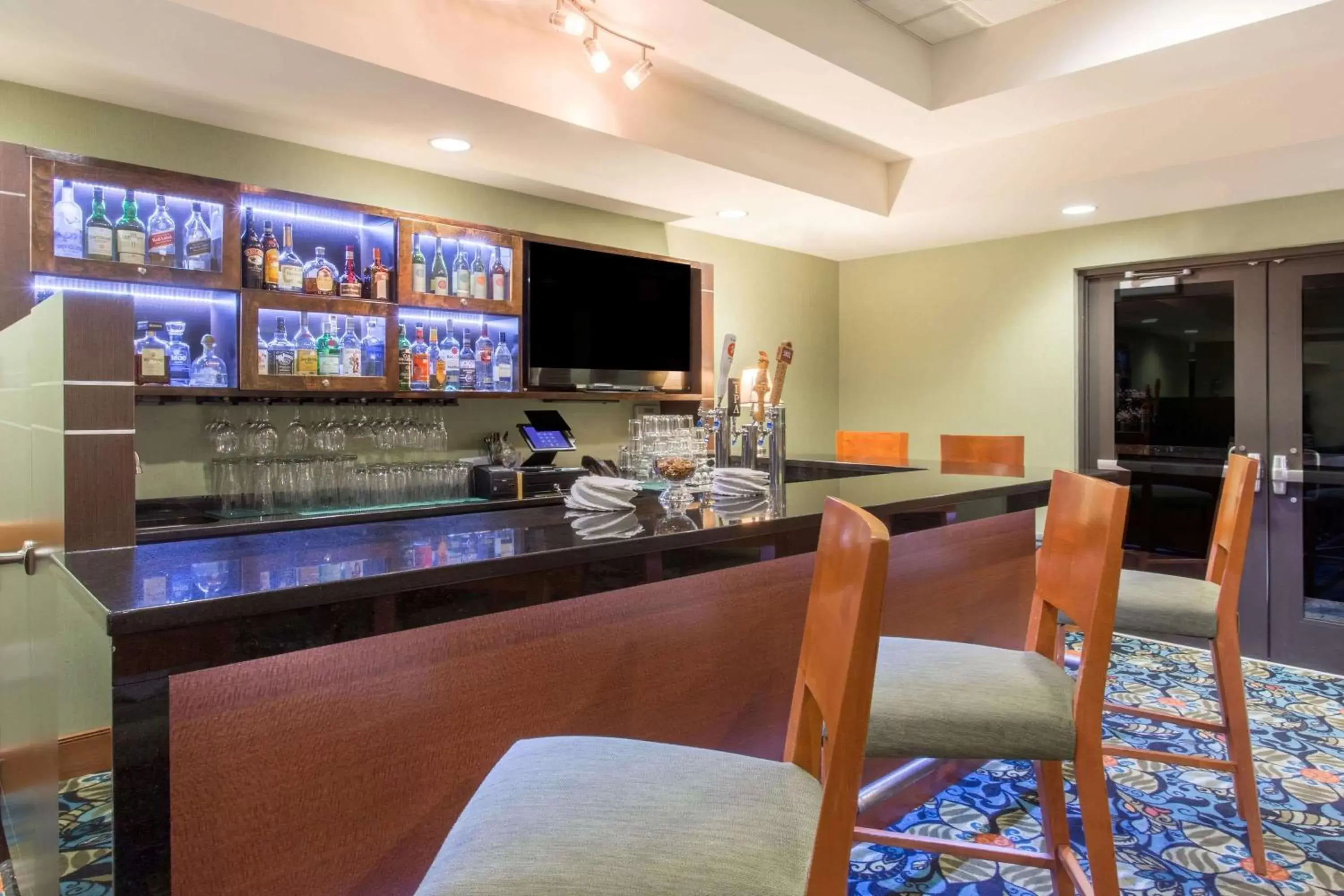 Lounge or bar, Restaurant/Places to Eat in Wingate by Wyndham Richmond Short Pump