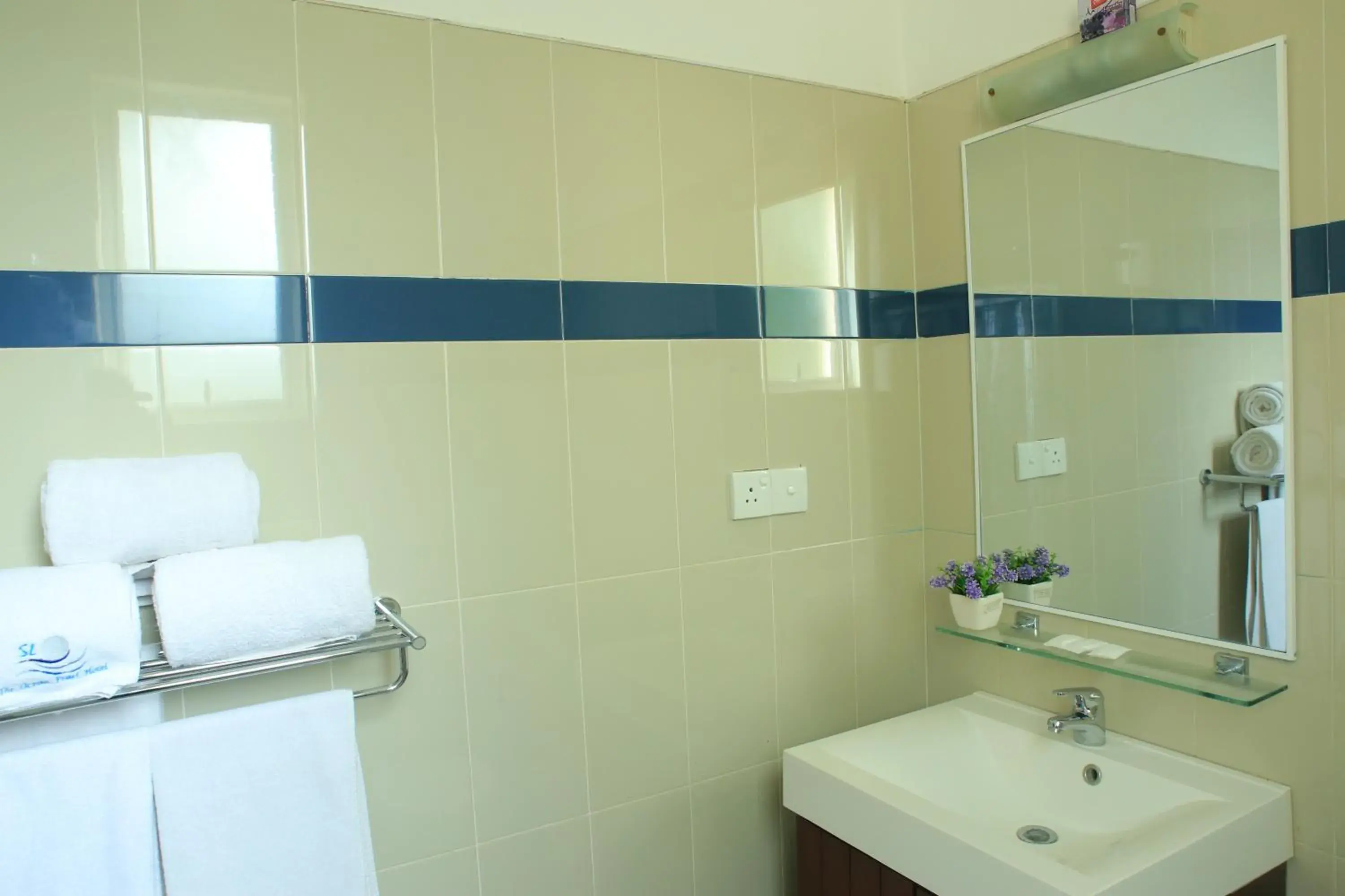 Bathroom in The Ocean Pearl Hotel Negombo