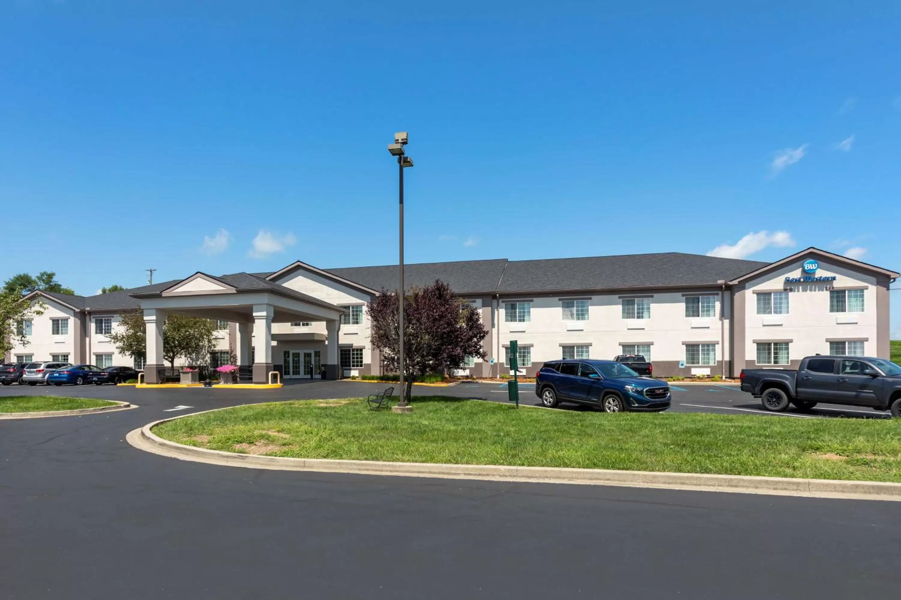 Property building in Best Western Lawrenceburg Inn