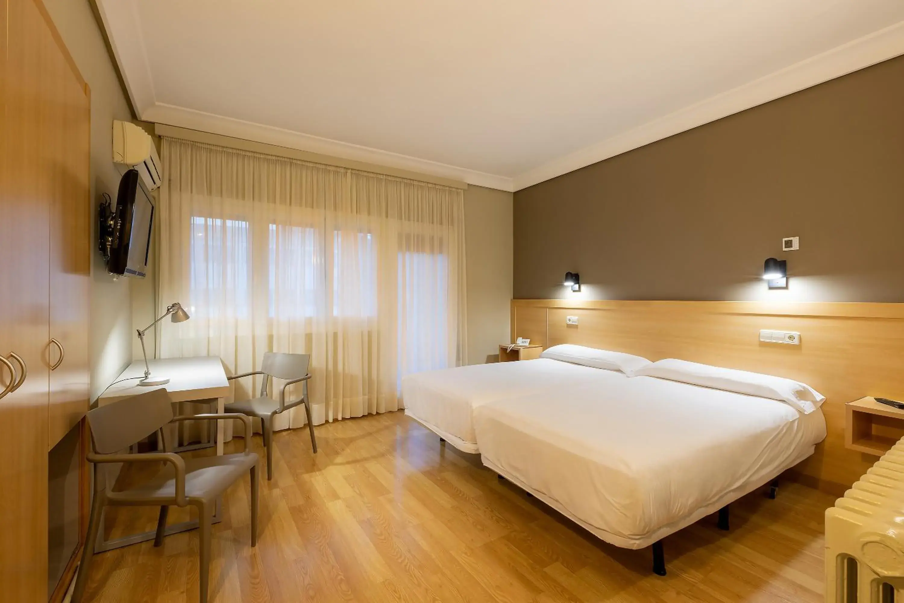 Property building, Bed in Hotel Santamaria