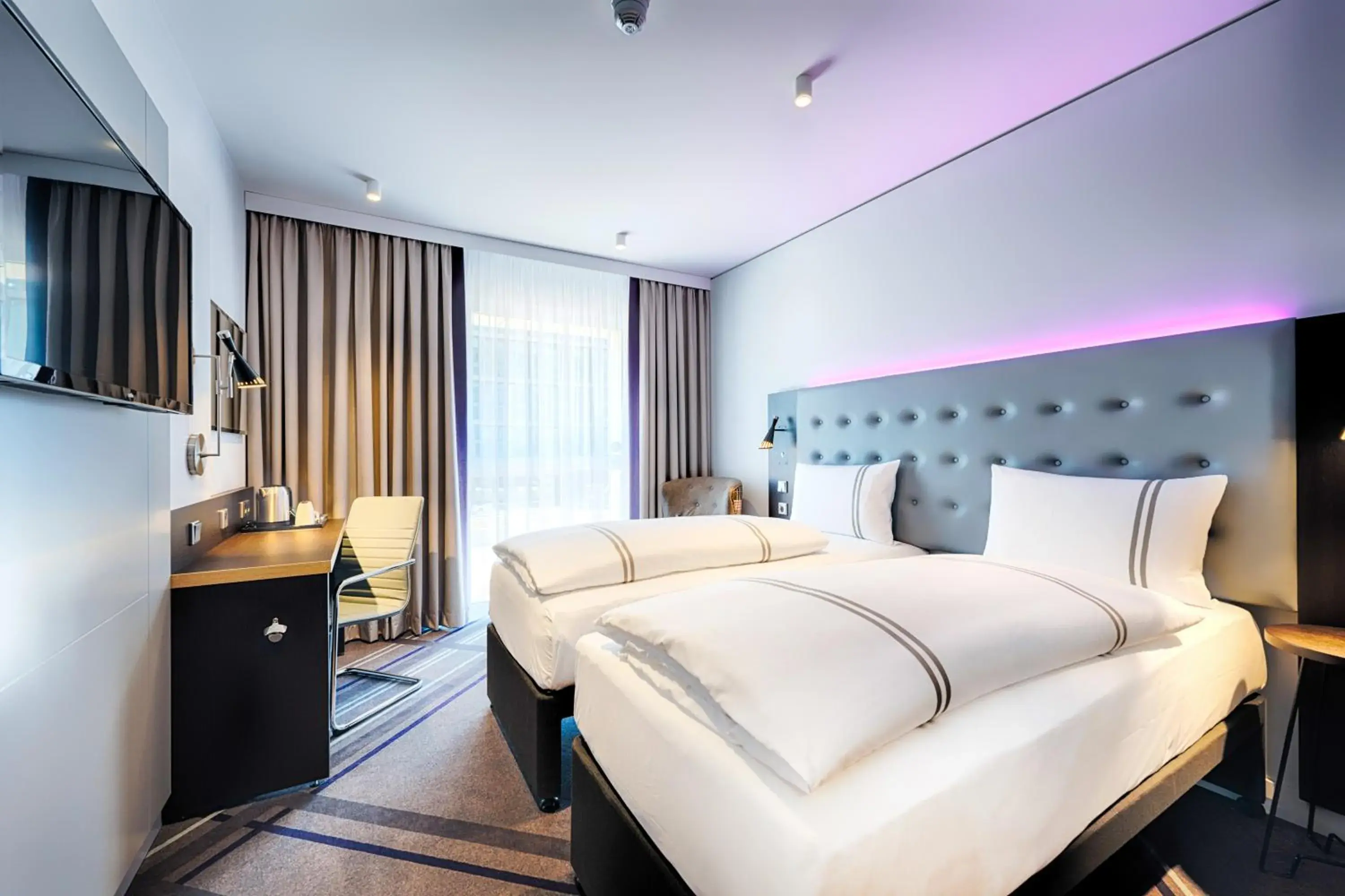 Bed in AZIMUT Hotel Cologne
