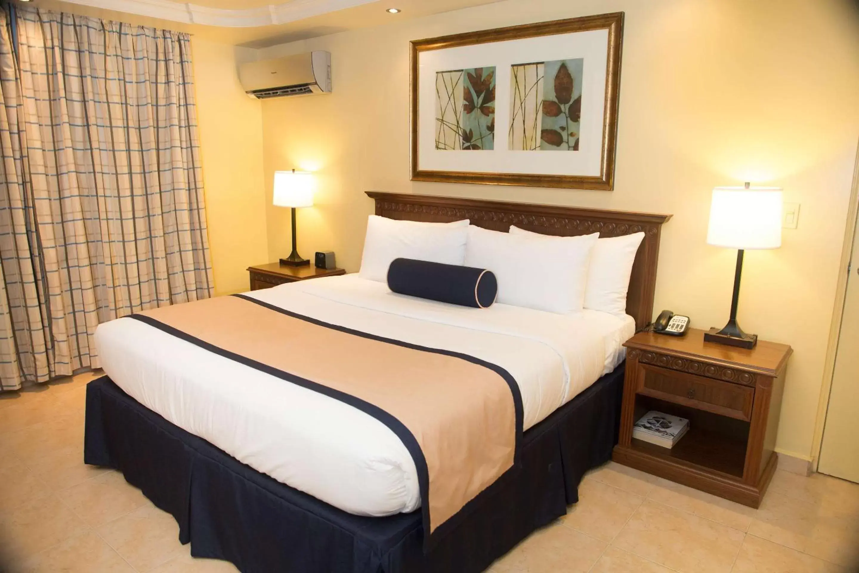 Bed in Best Western El Dorado Panama Hotel