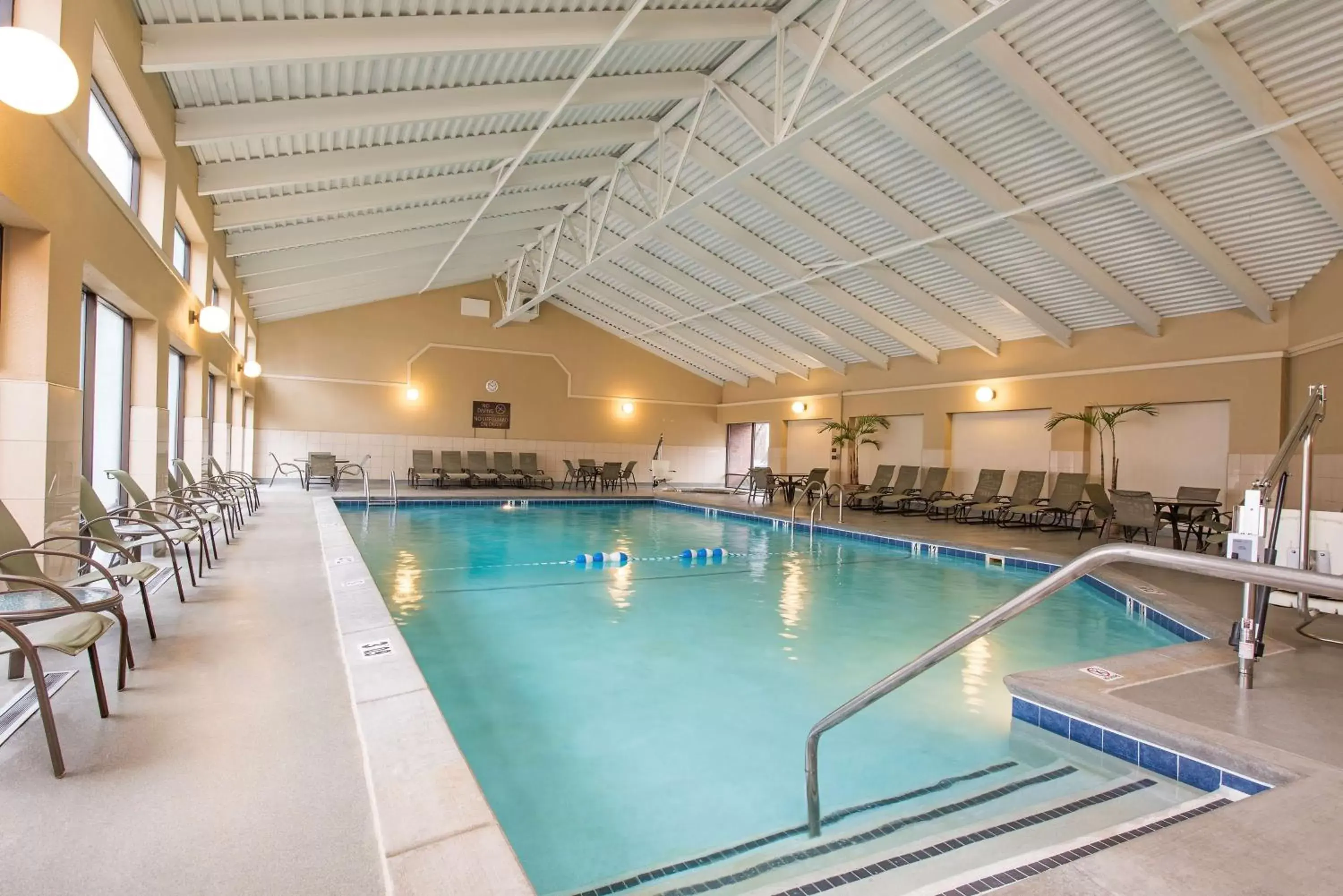 Pool view, Swimming Pool in DoubleTree by Hilton Hotel Grand Rapids Airport