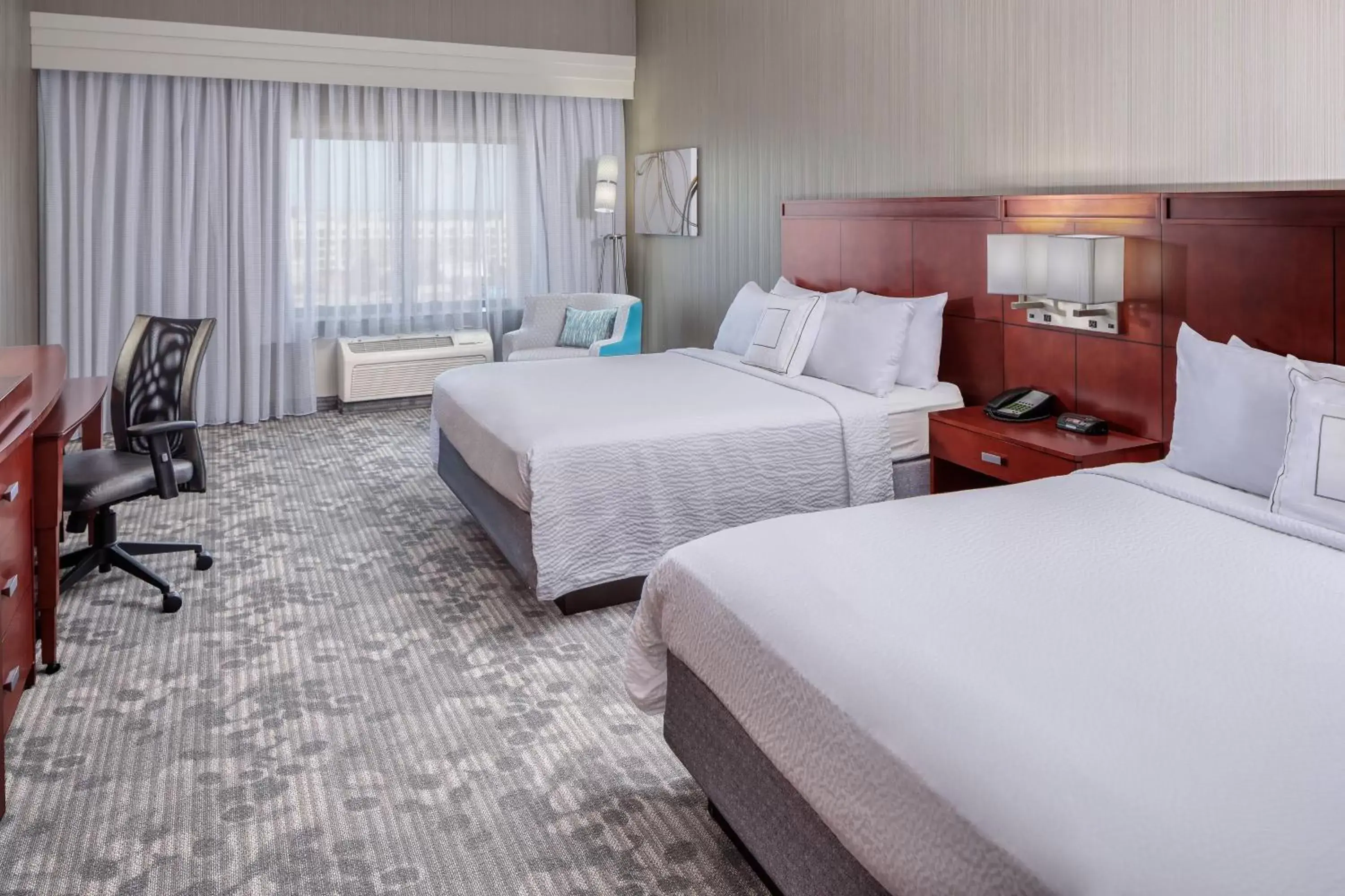 Photo of the whole room, Bed in Courtyard by Marriott Houston Medical Center/NRG Park