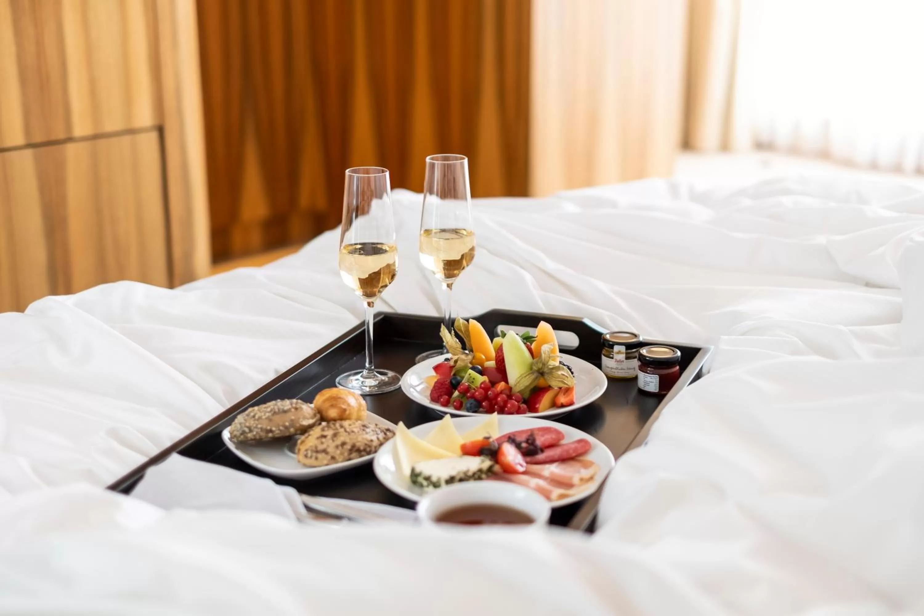 Bed in Hotel Kö59 Düsseldorf - Member of Hommage Luxury Hotels Collection