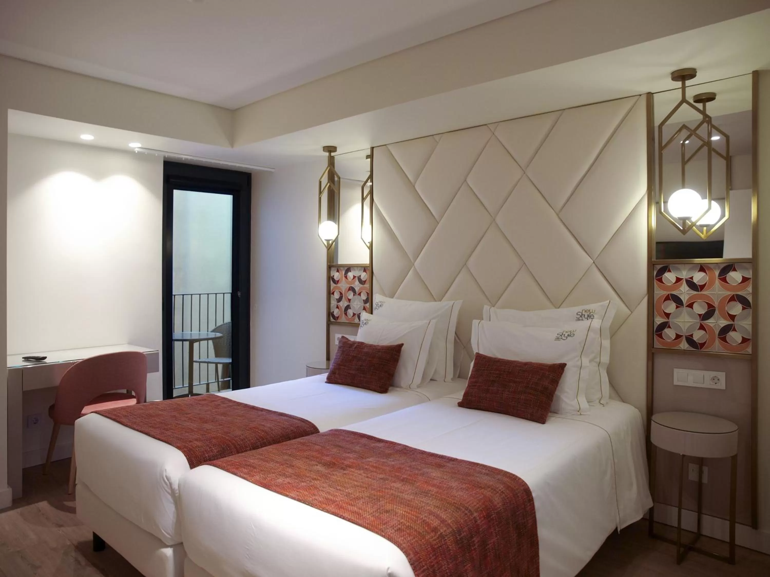 Bedroom, Bed in New Style Lisbon Hotel