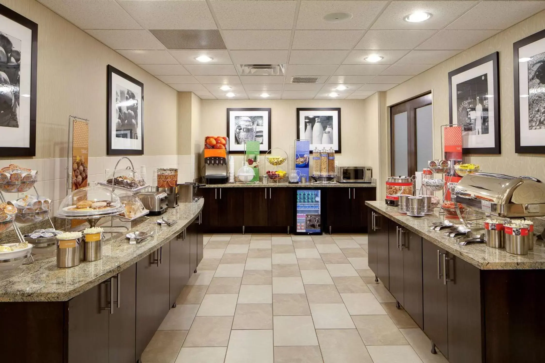 Dining area, Restaurant/Places to Eat in Hampton Inn & Suites Chicago/Saint Charles