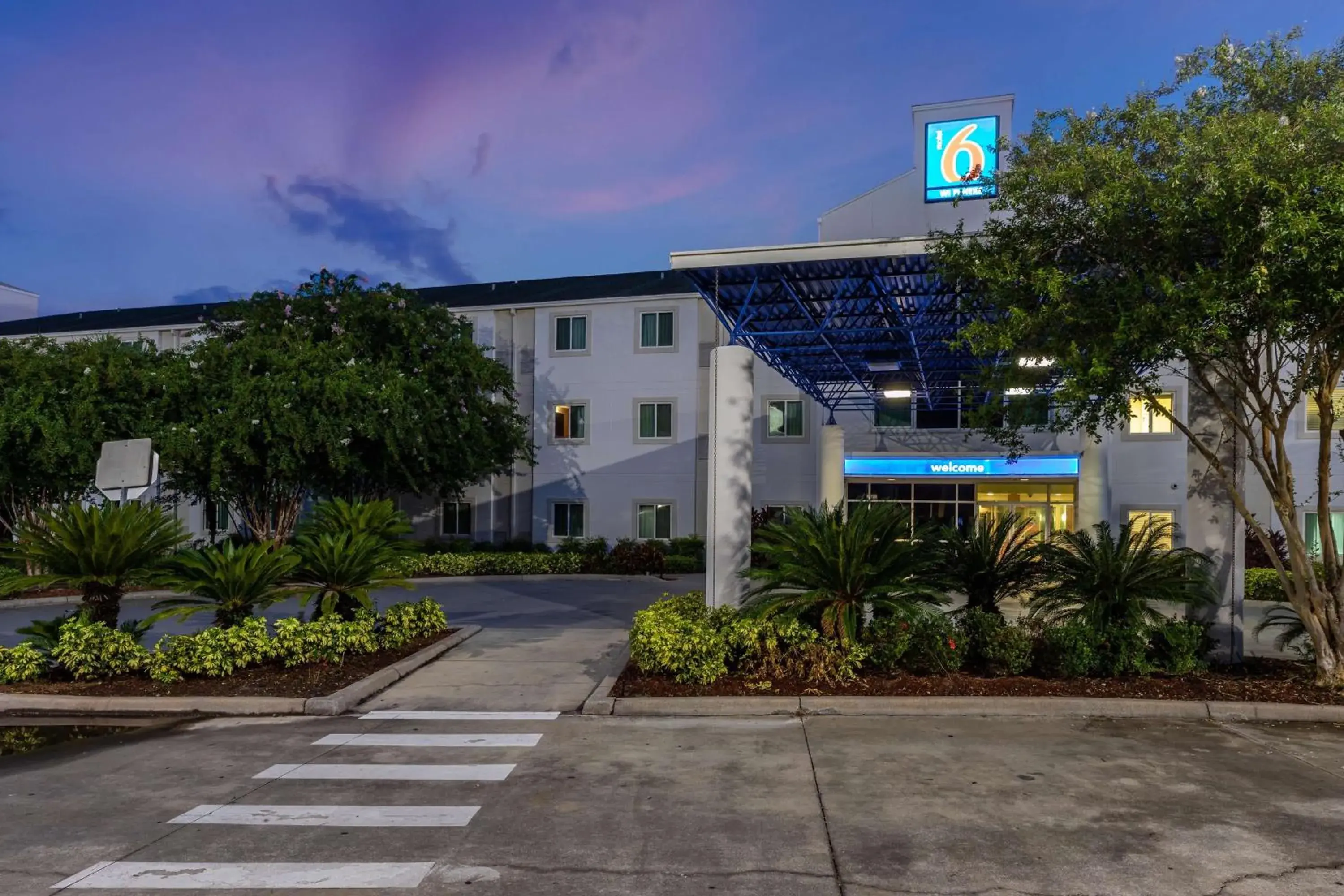 Property Building in Motel 6-Orlando, FL - International Dr