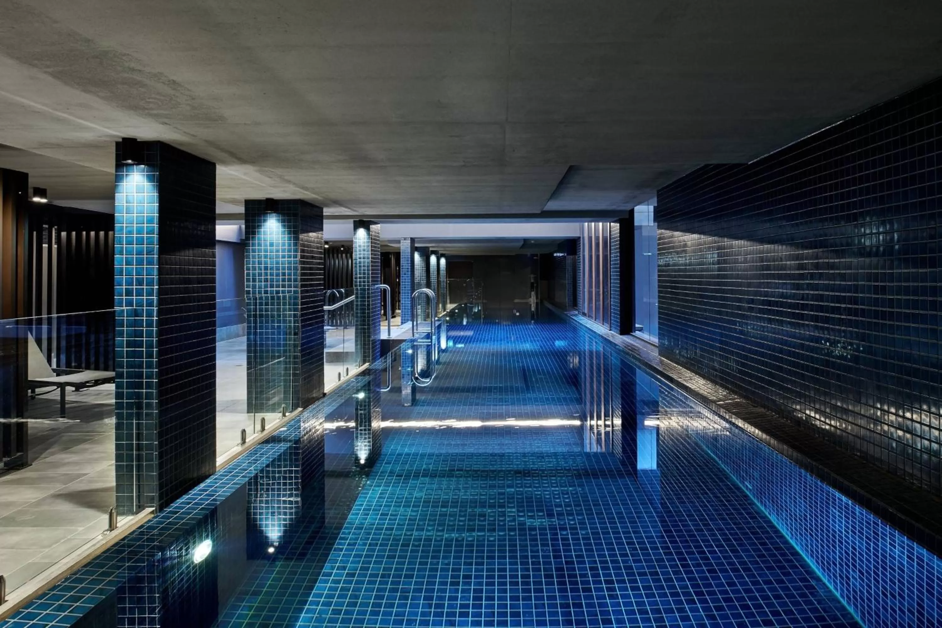 Swimming pool in Midnight Hotel, Autograph Collection