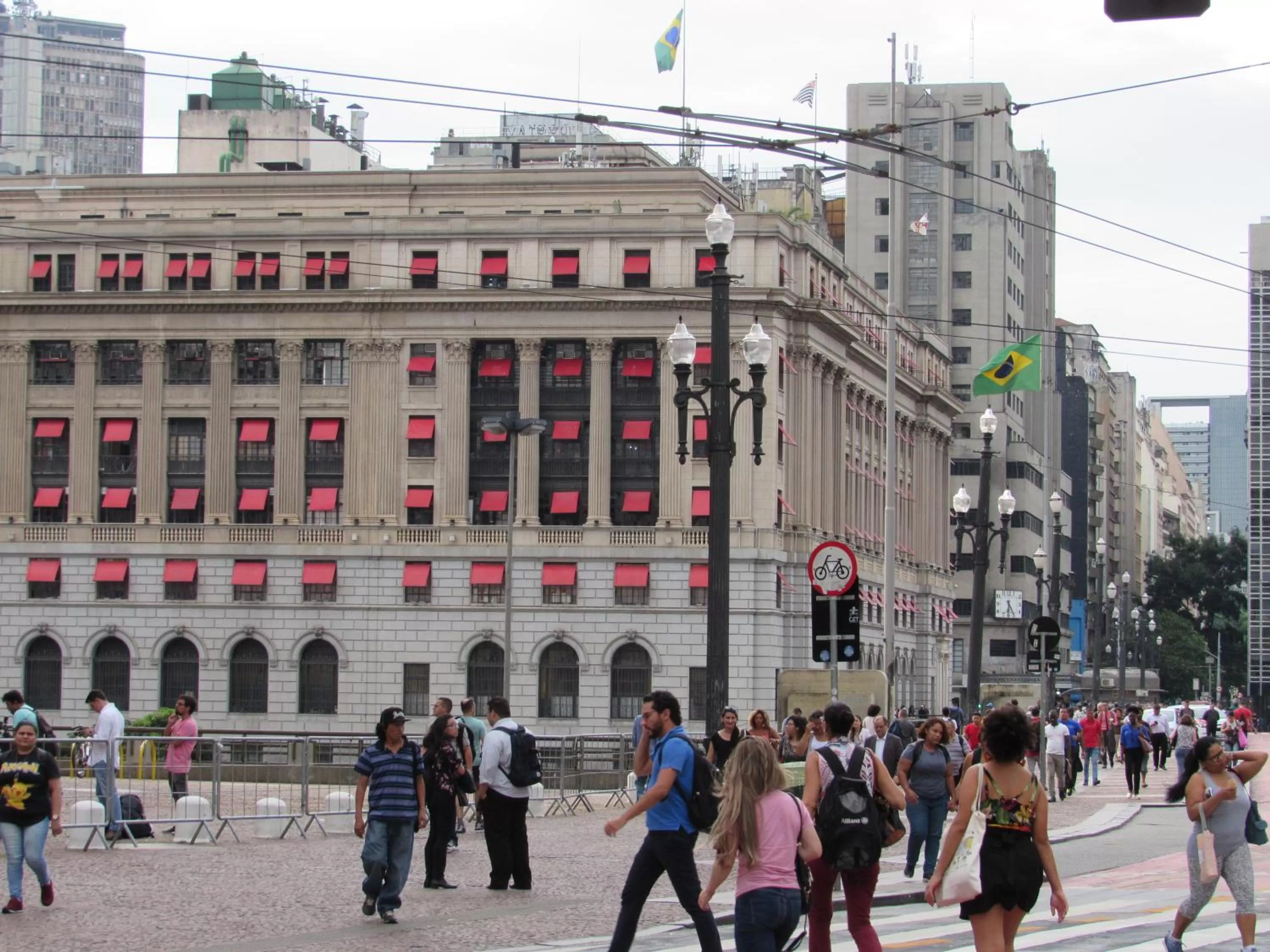 Restaurant/places to eat in Hotel Neon - próximo a 25 de março, Bom Retiro e Brás, á 2min do mirante Sampa SKY e pista de skate Anhangabaú