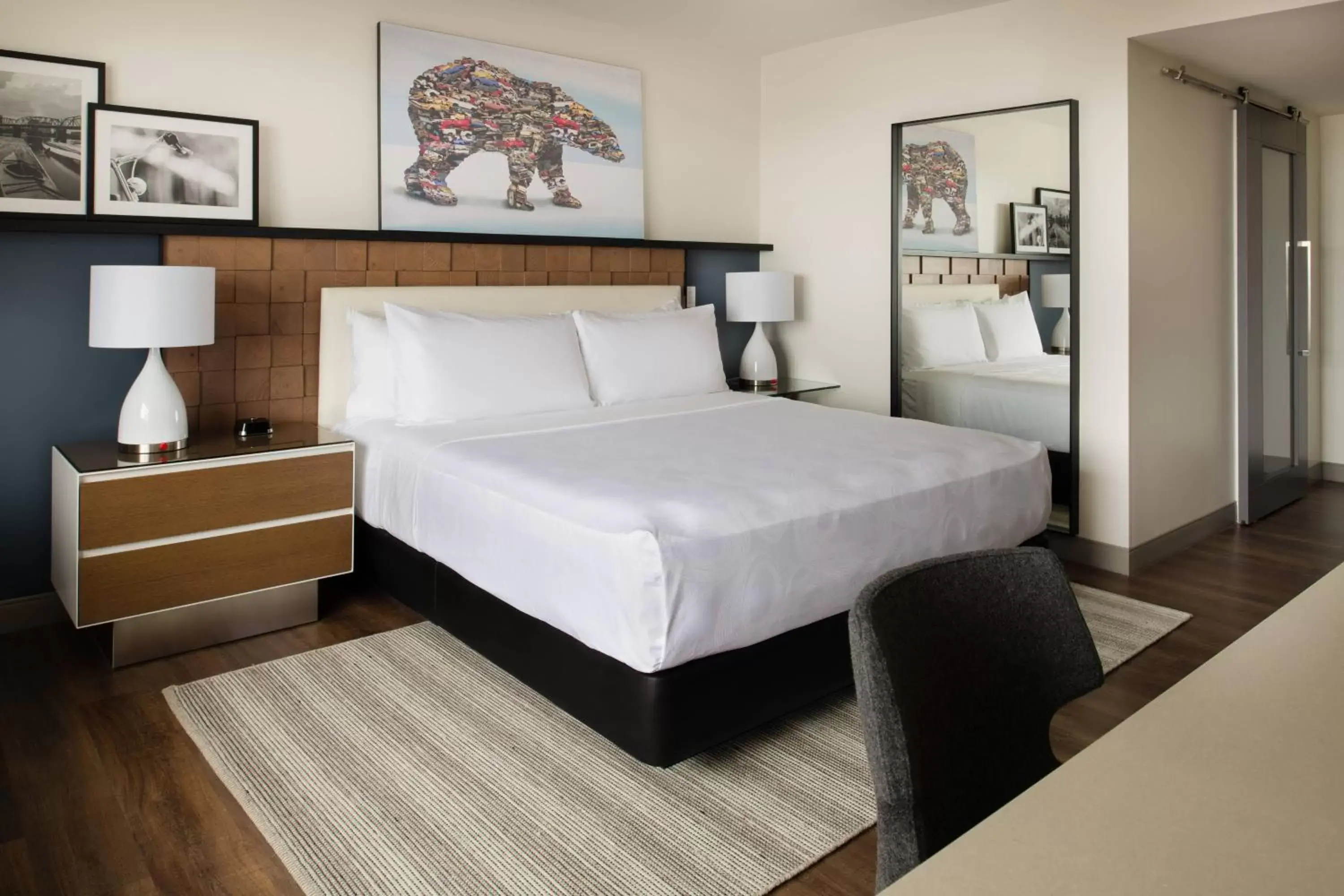 Photo of the whole room, Bed in The Bidwell Marriott Portland