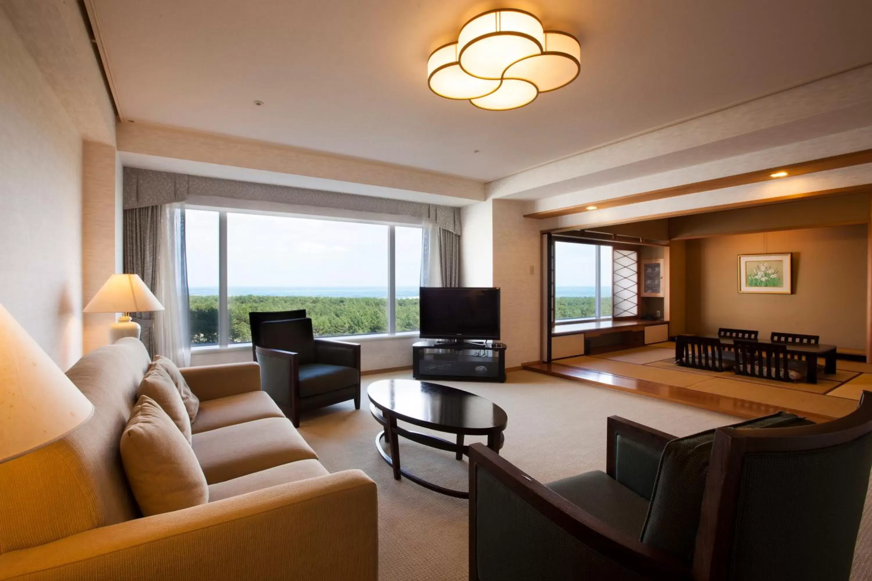 Japanese-Style Family Room - Smoking in Sheraton Grande Ocean Resort