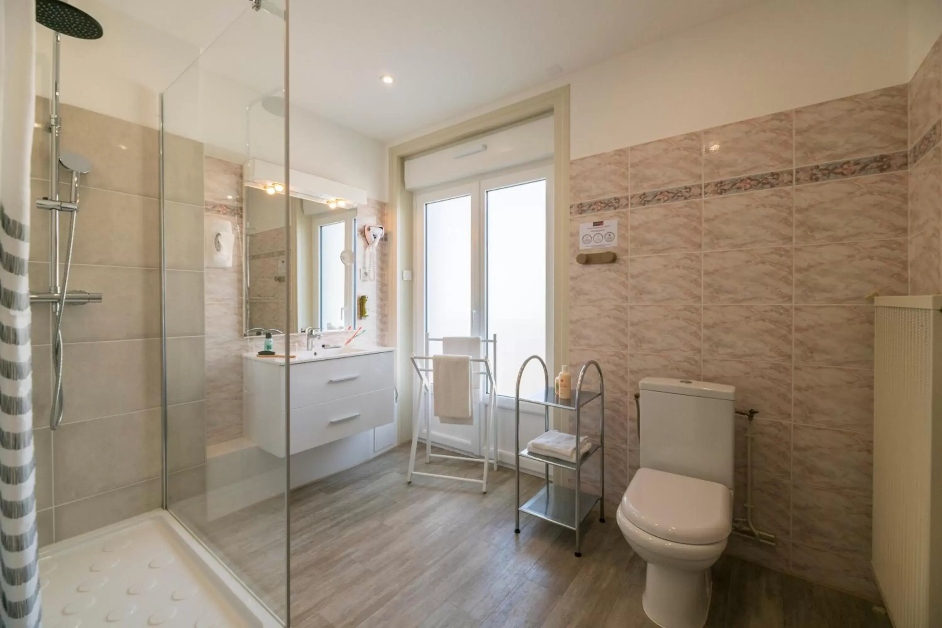 Bathroom in CERISE Royan - Le Grand Hôtel de la Plage