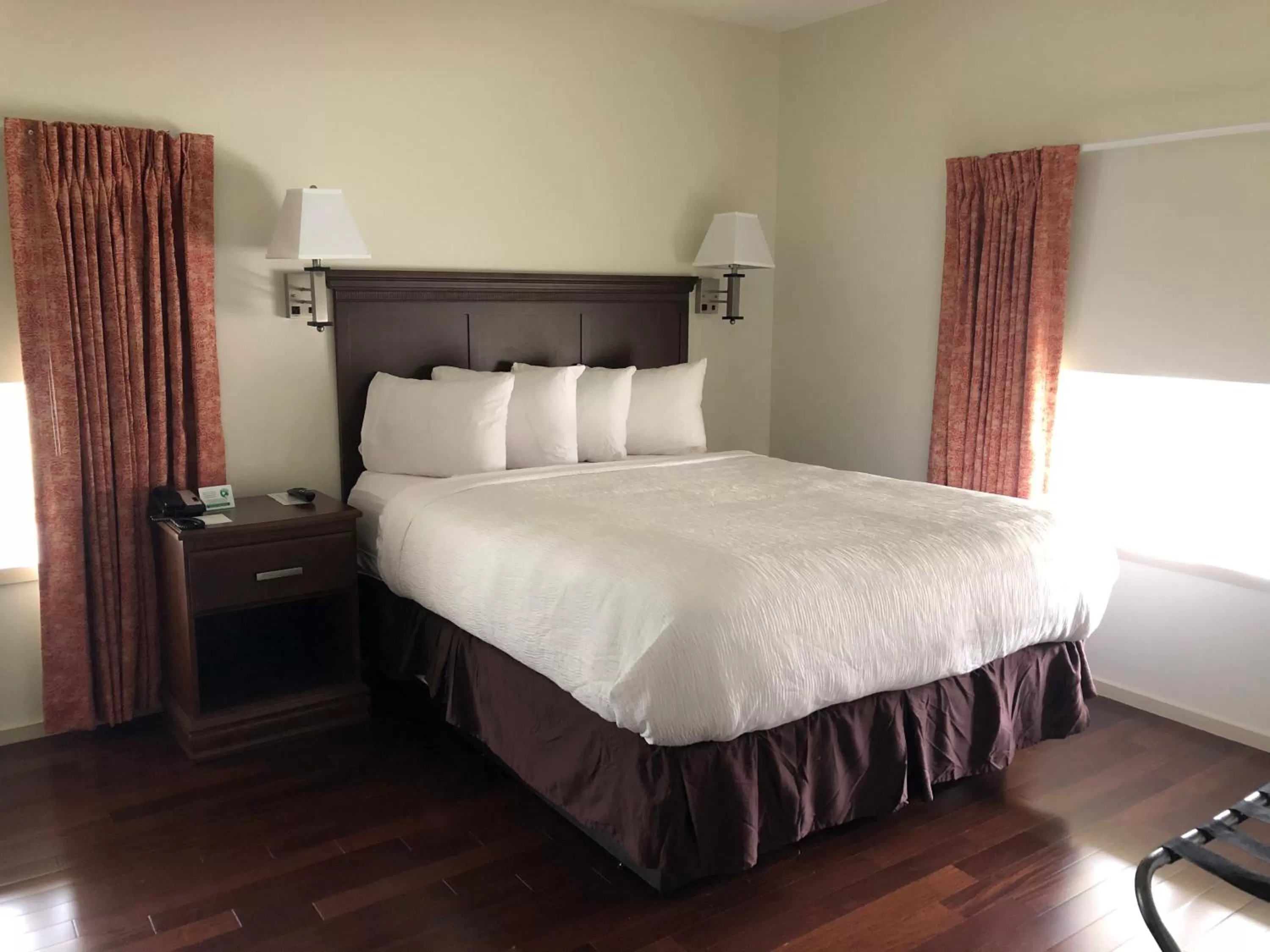 Bedroom, Bed in Grand Eastonian Hotel & Suites