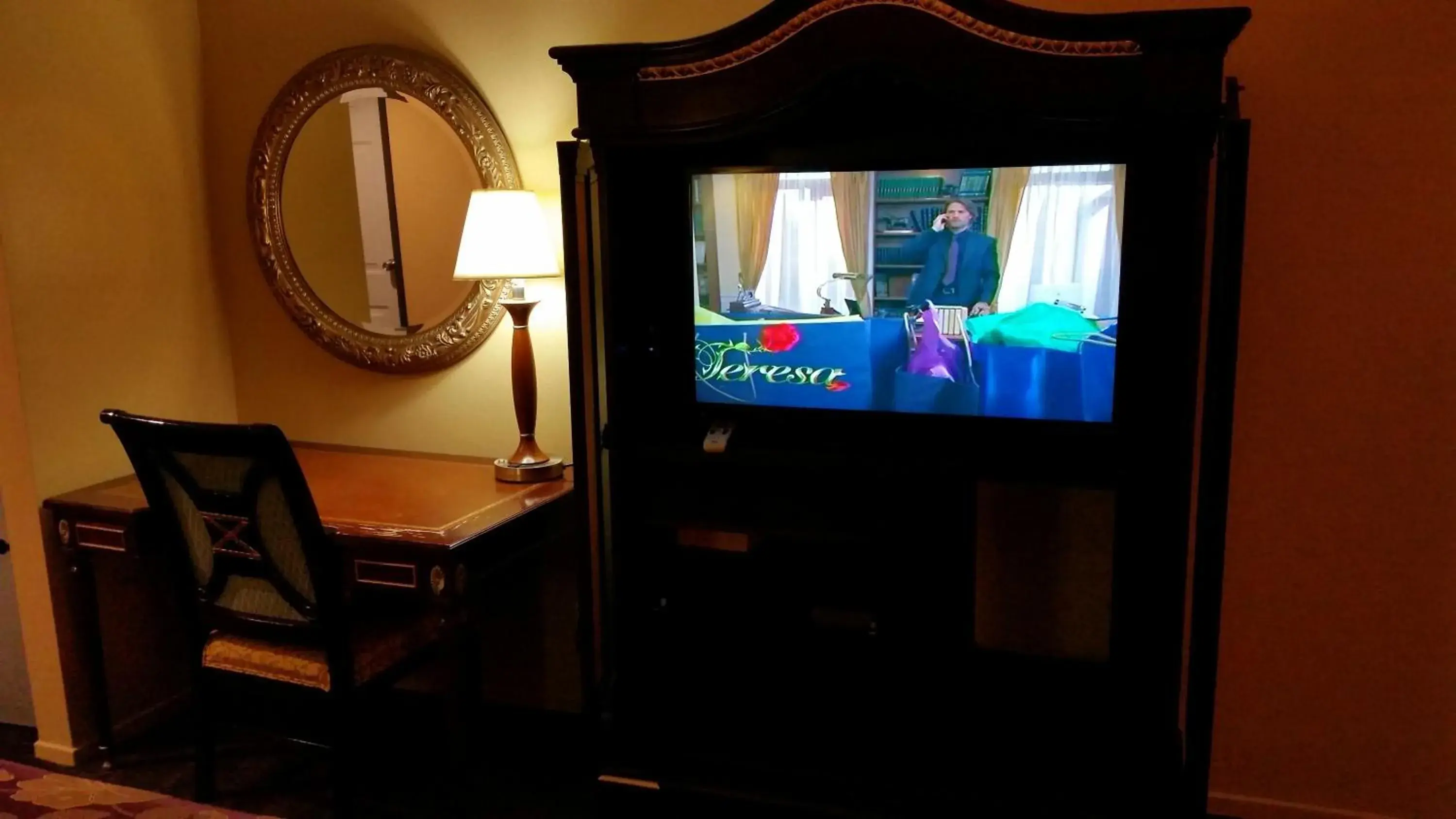 Bedroom, TV/Entertainment Center in Redondo Beach Inn