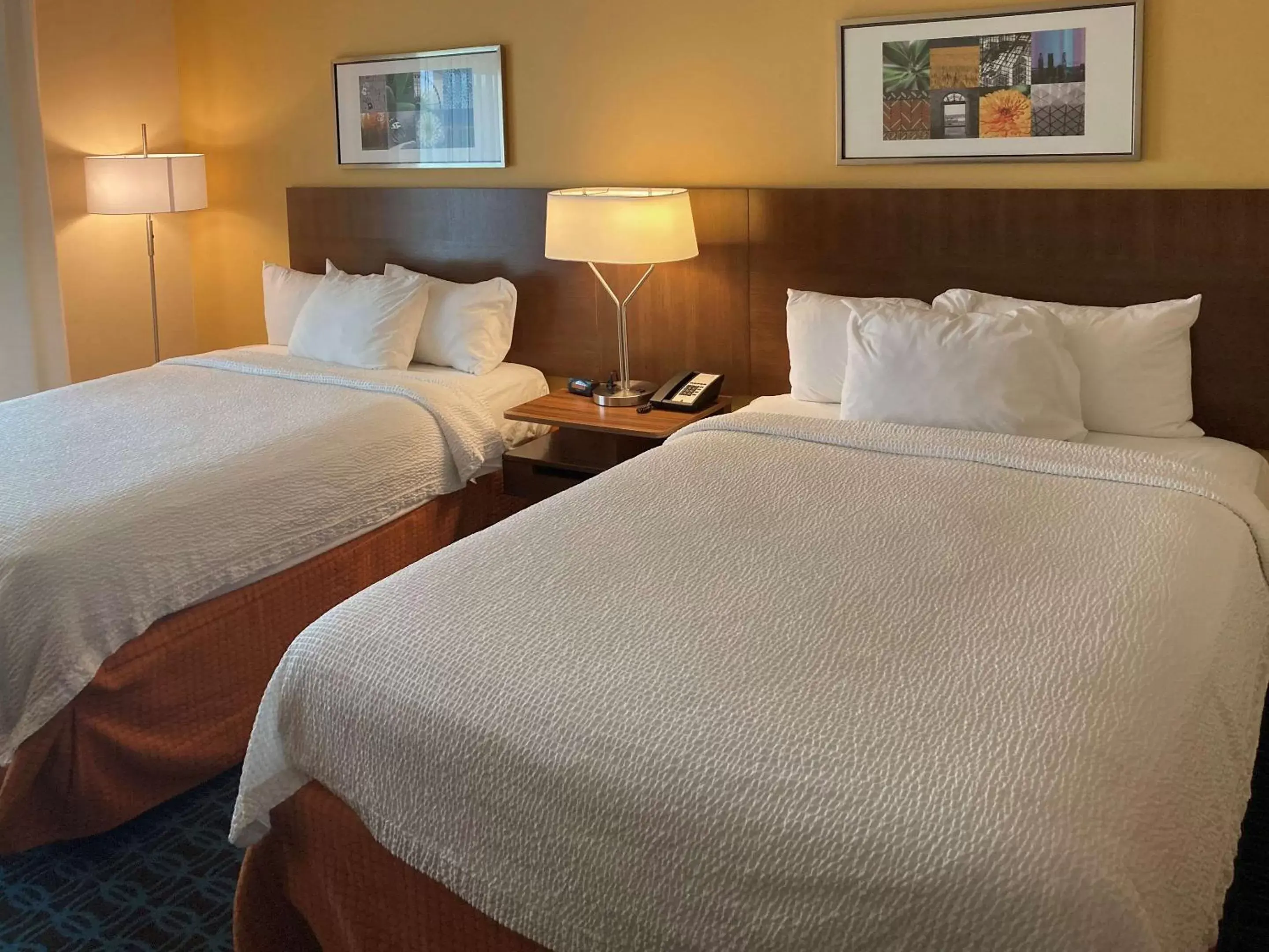 Photo of the whole room, Bed in Comfort Inn & Suites Ankeny - Des Moines