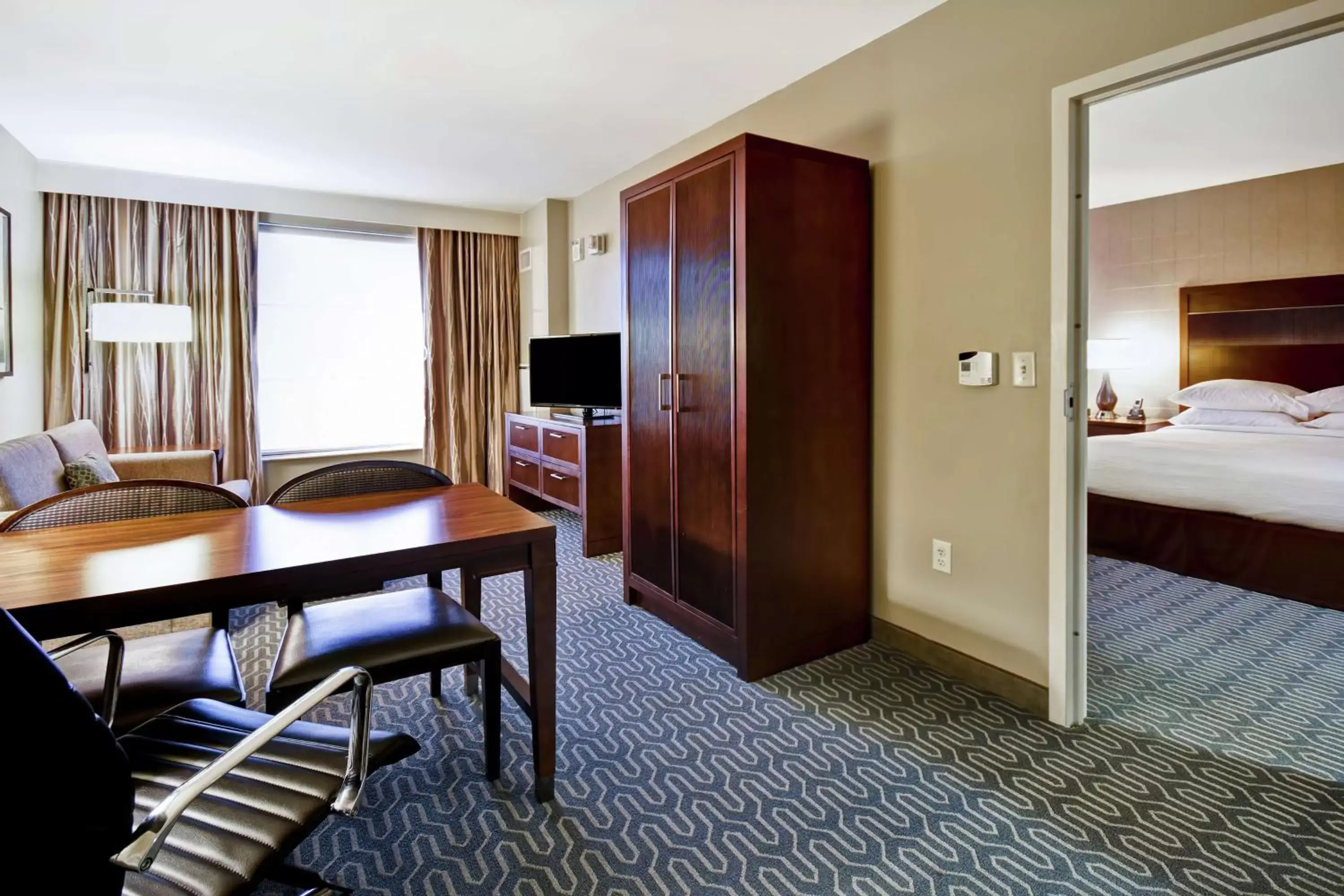 Bedroom in Embassy Suites Springfield