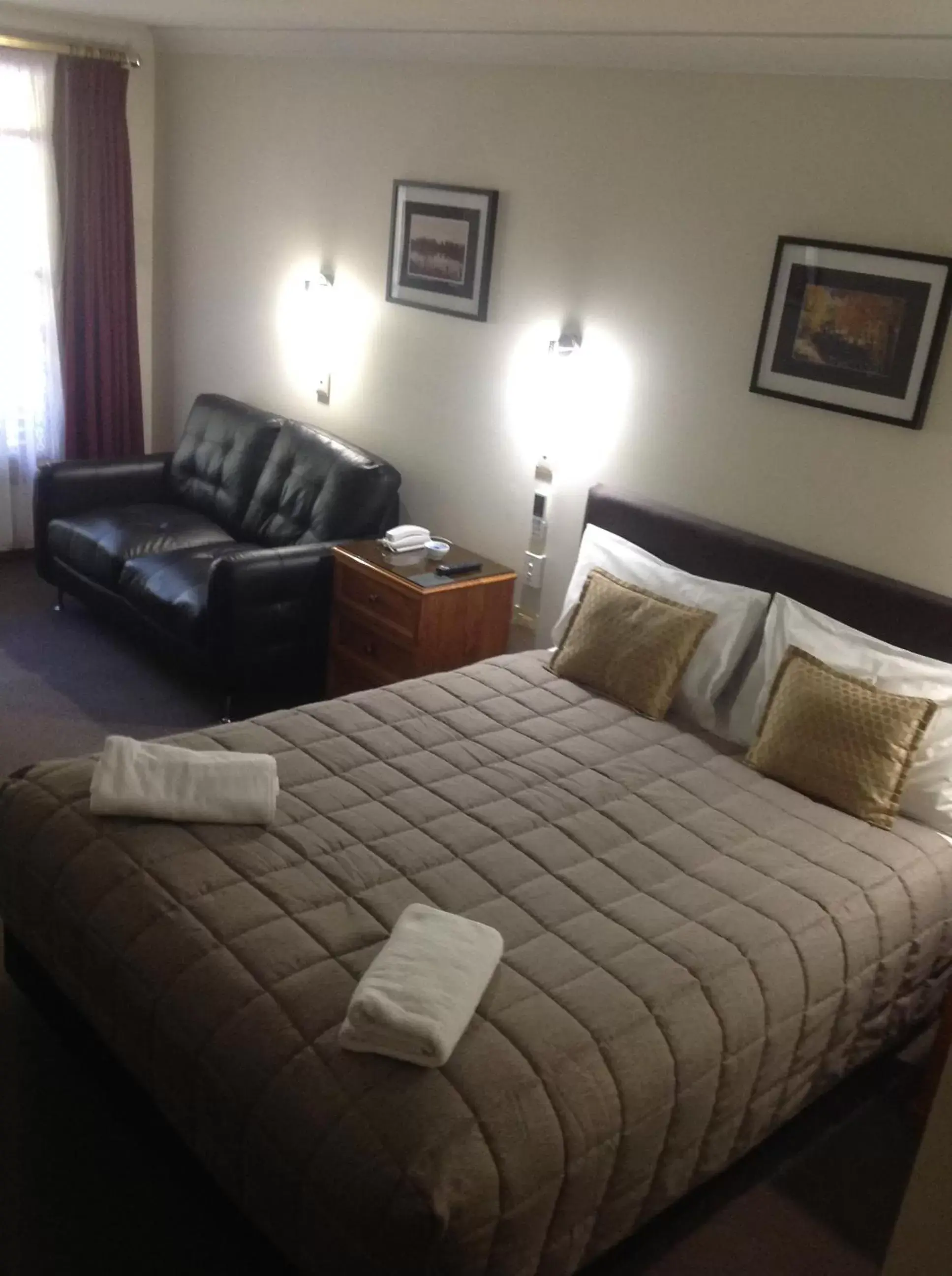 Bedroom, Bed in Sandstock Motor Inn Armidale