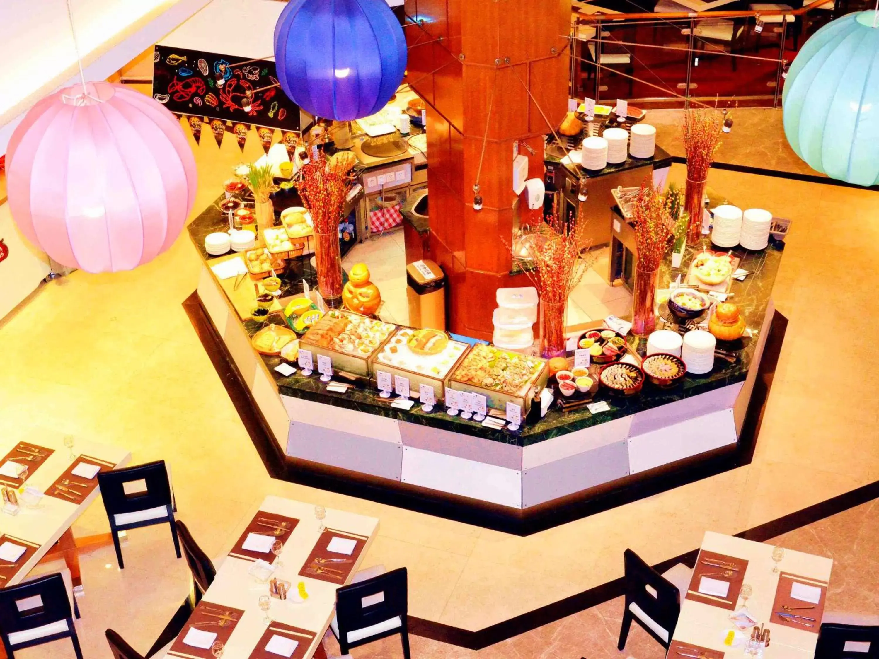 Restaurant/places to eat in Novotel Beijing Peace