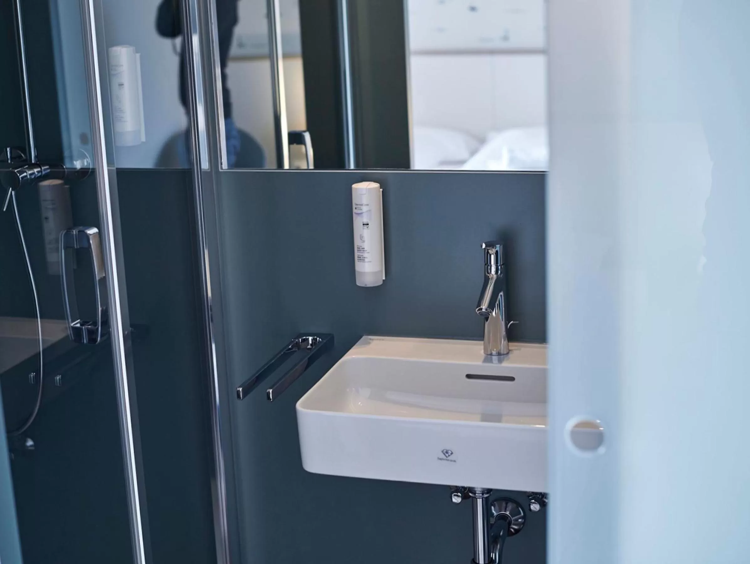 Bathroom in Radhotel am Gleis