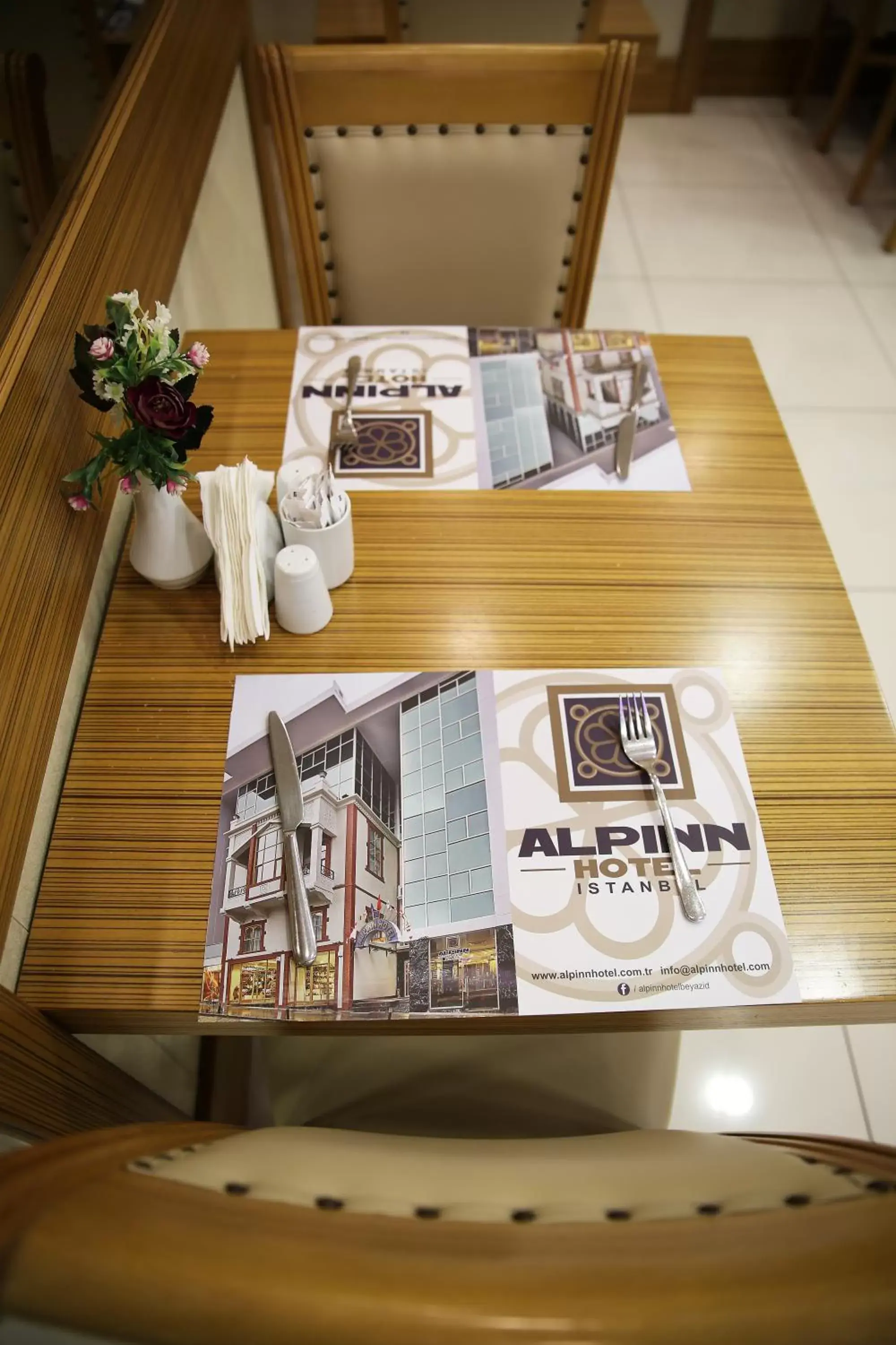 Restaurant/places to eat in Alpinn Hotel Istanbul