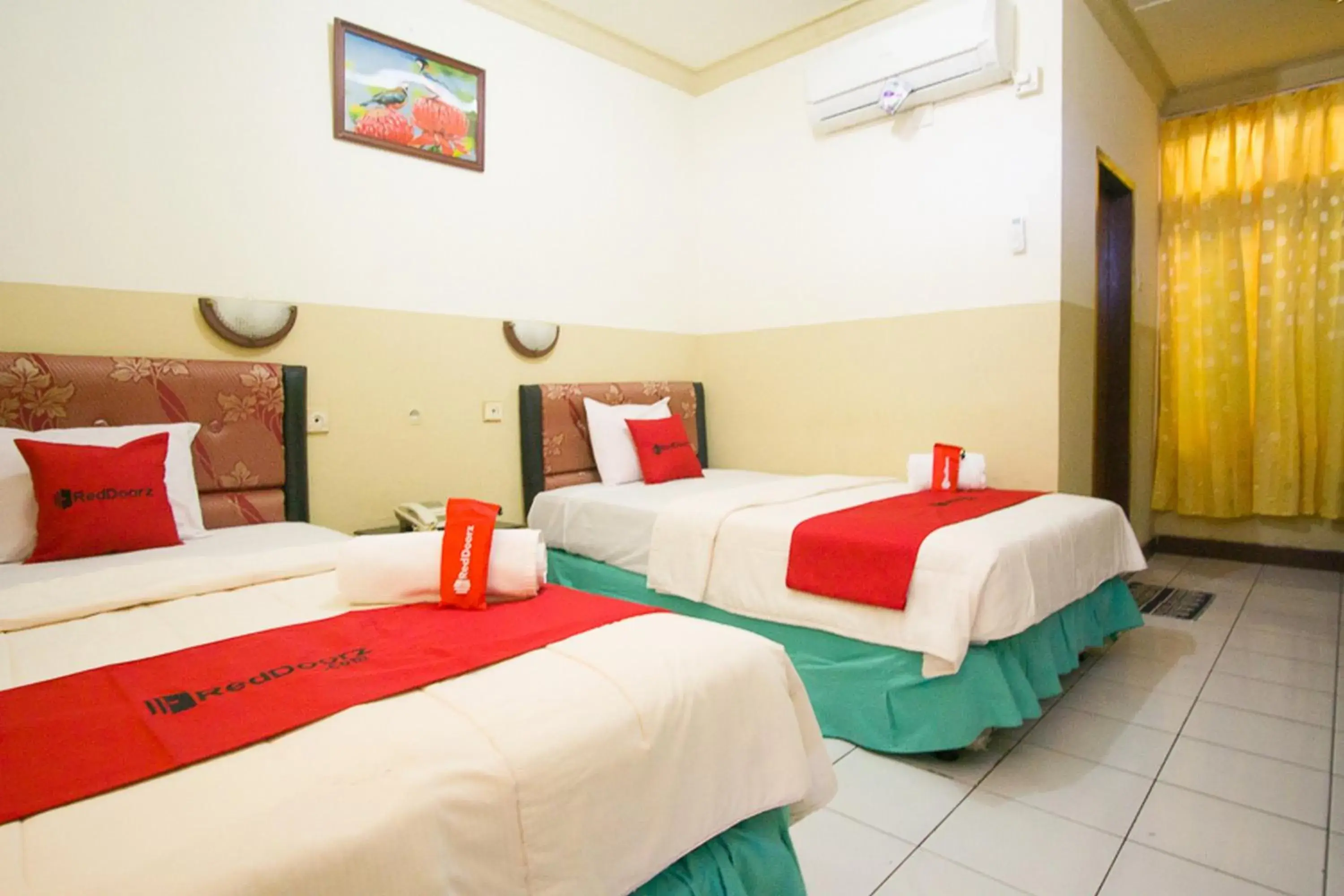 Bed in RedDoorz plus near Pelabuhan Bitung