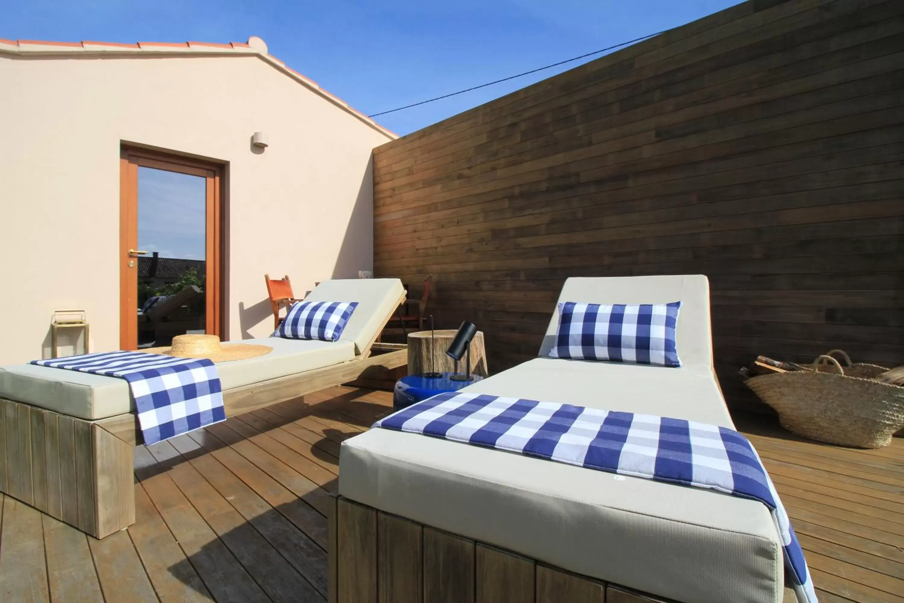 Balcony/Terrace, Bed in NHôme Country Living