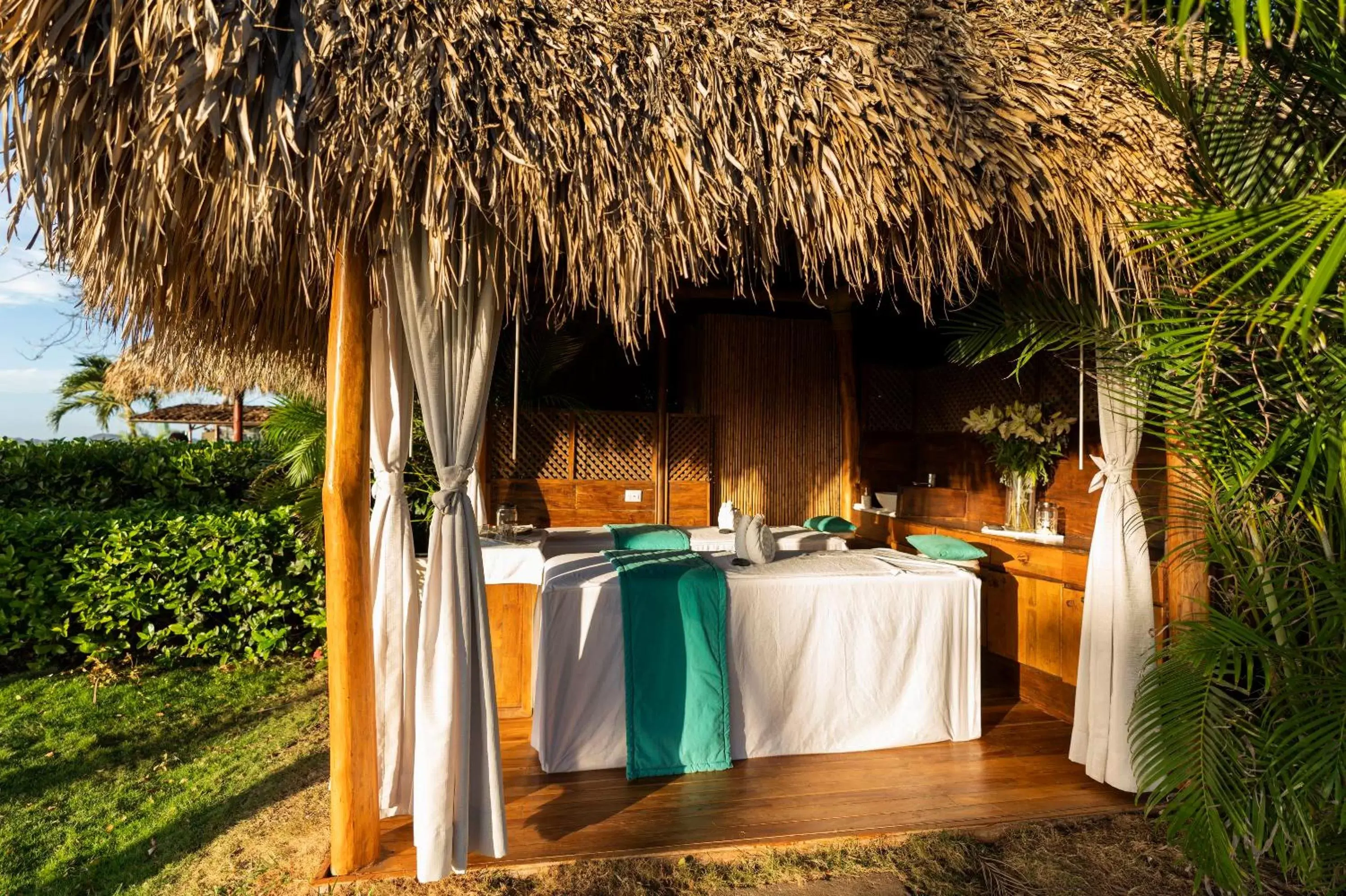 Massage in Hotel Tamarindo Diria Beach Resort