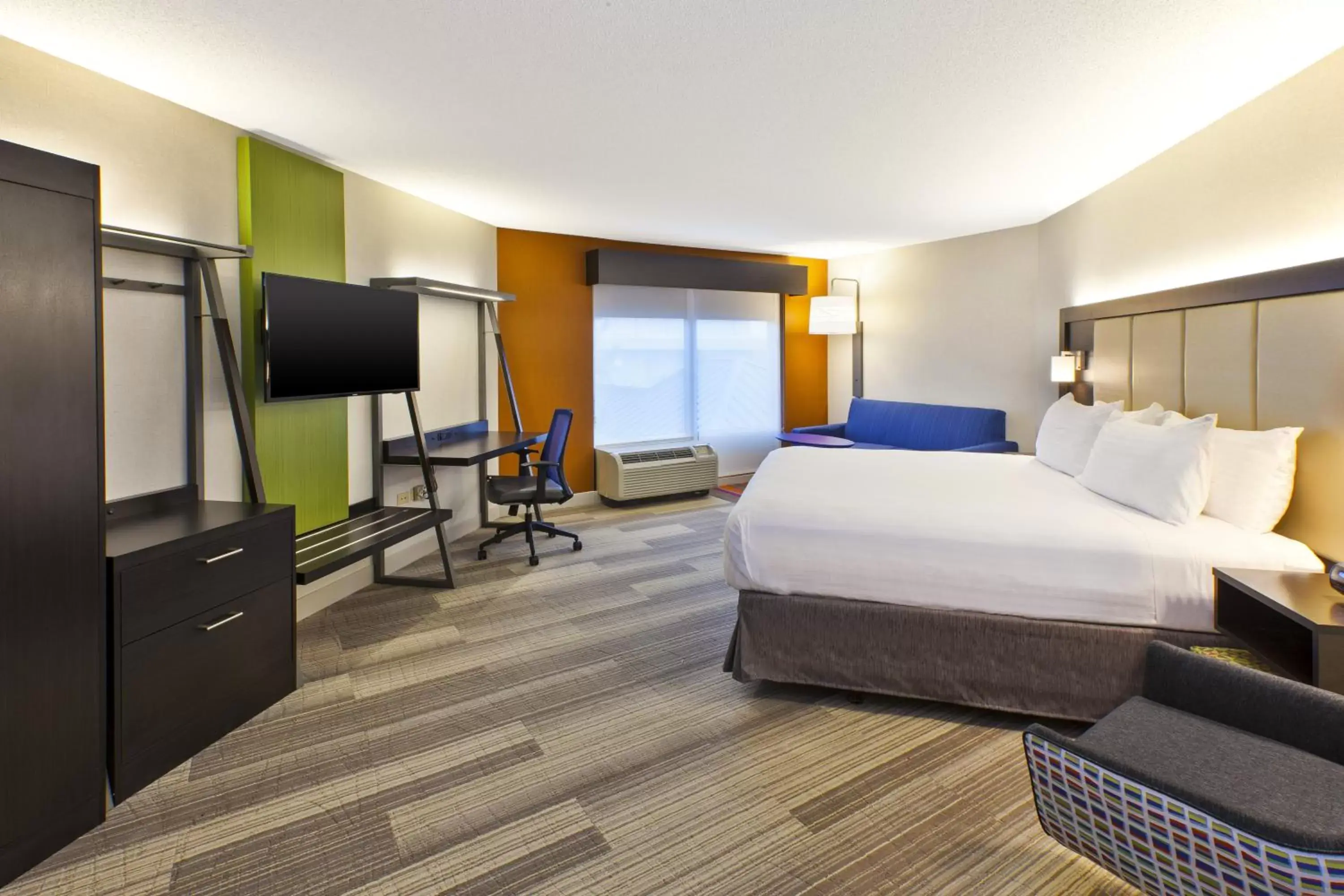 Photo of the whole room in Holiday Inn Express & Suites Chicago-Midway Airport, an IHG Hotel