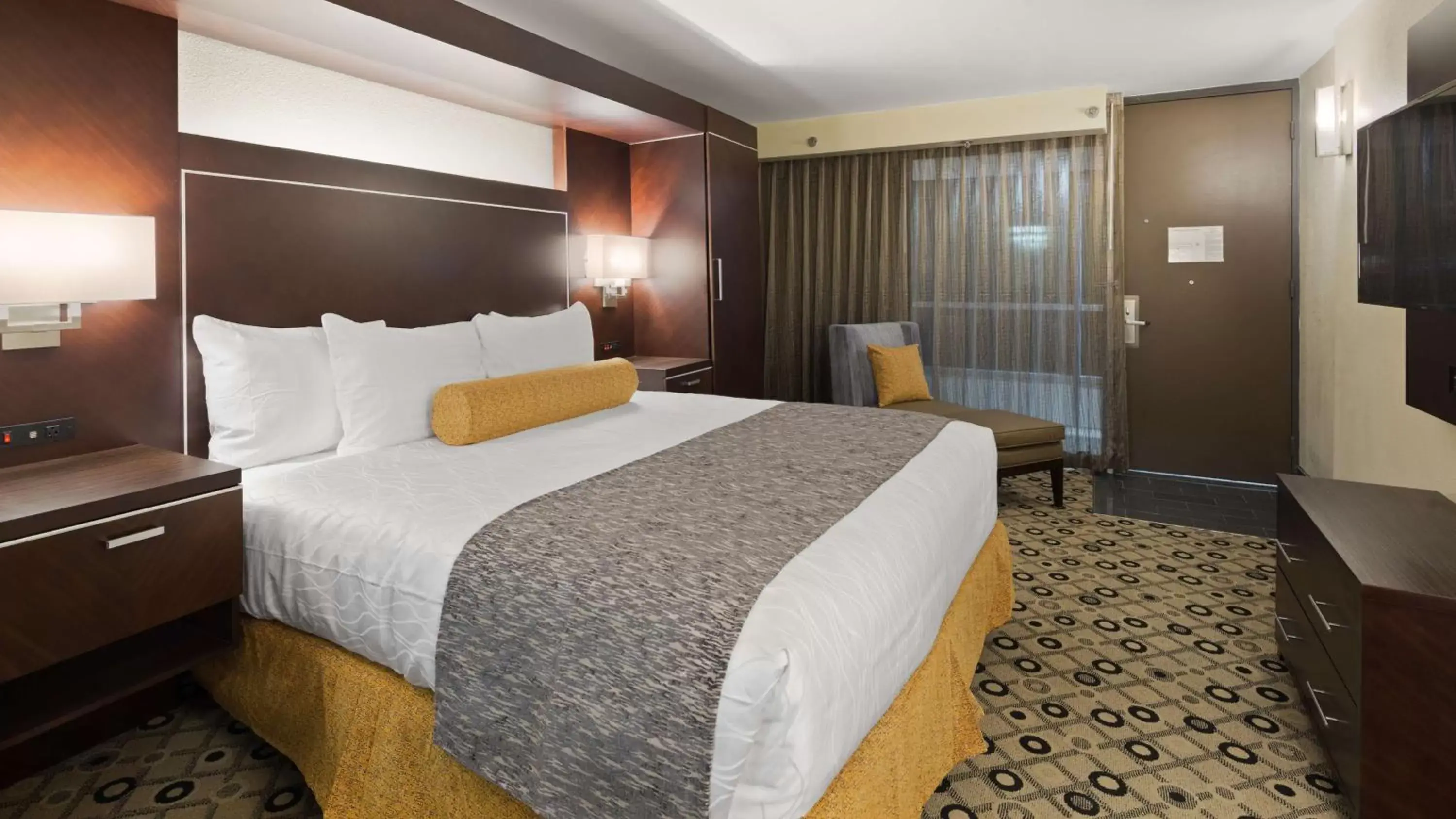 Photo of the whole room, Bed in Radisson Hotel Southfield-Detroit