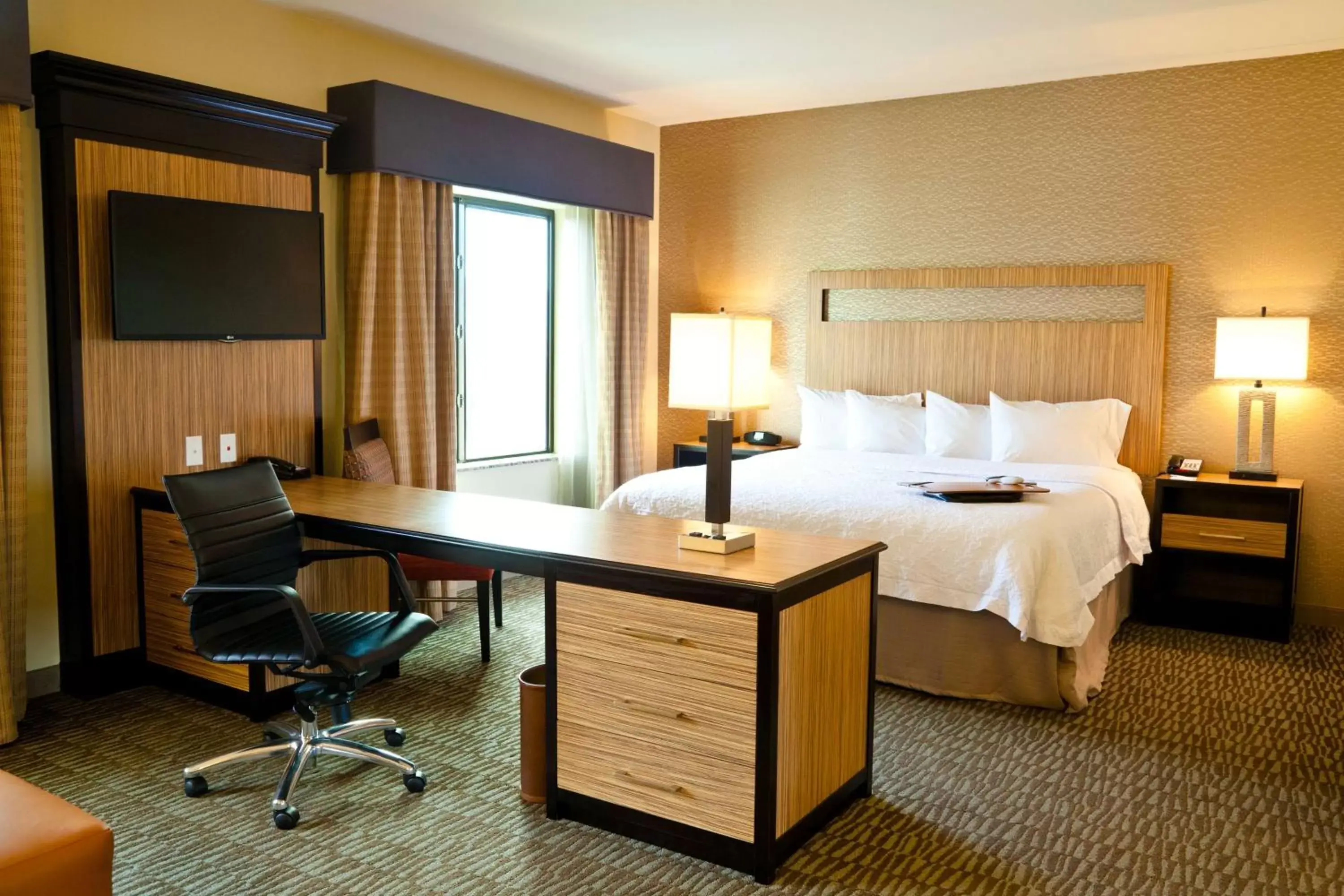 Bedroom in Hampton Inn & Suites Salinas