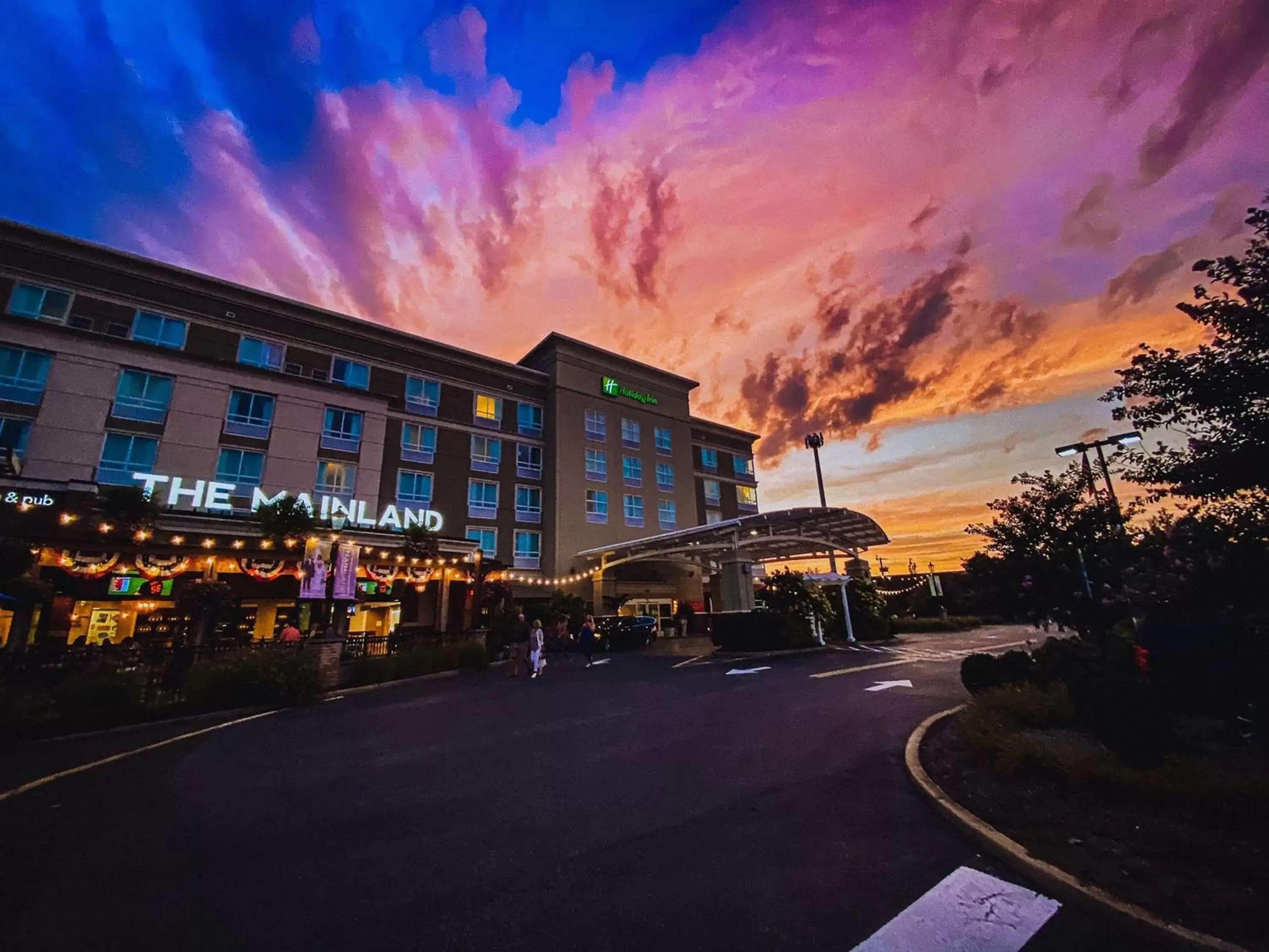 Property Building in Holiday Inn Manahawkin/Long Beach Island, an IHG Hotel