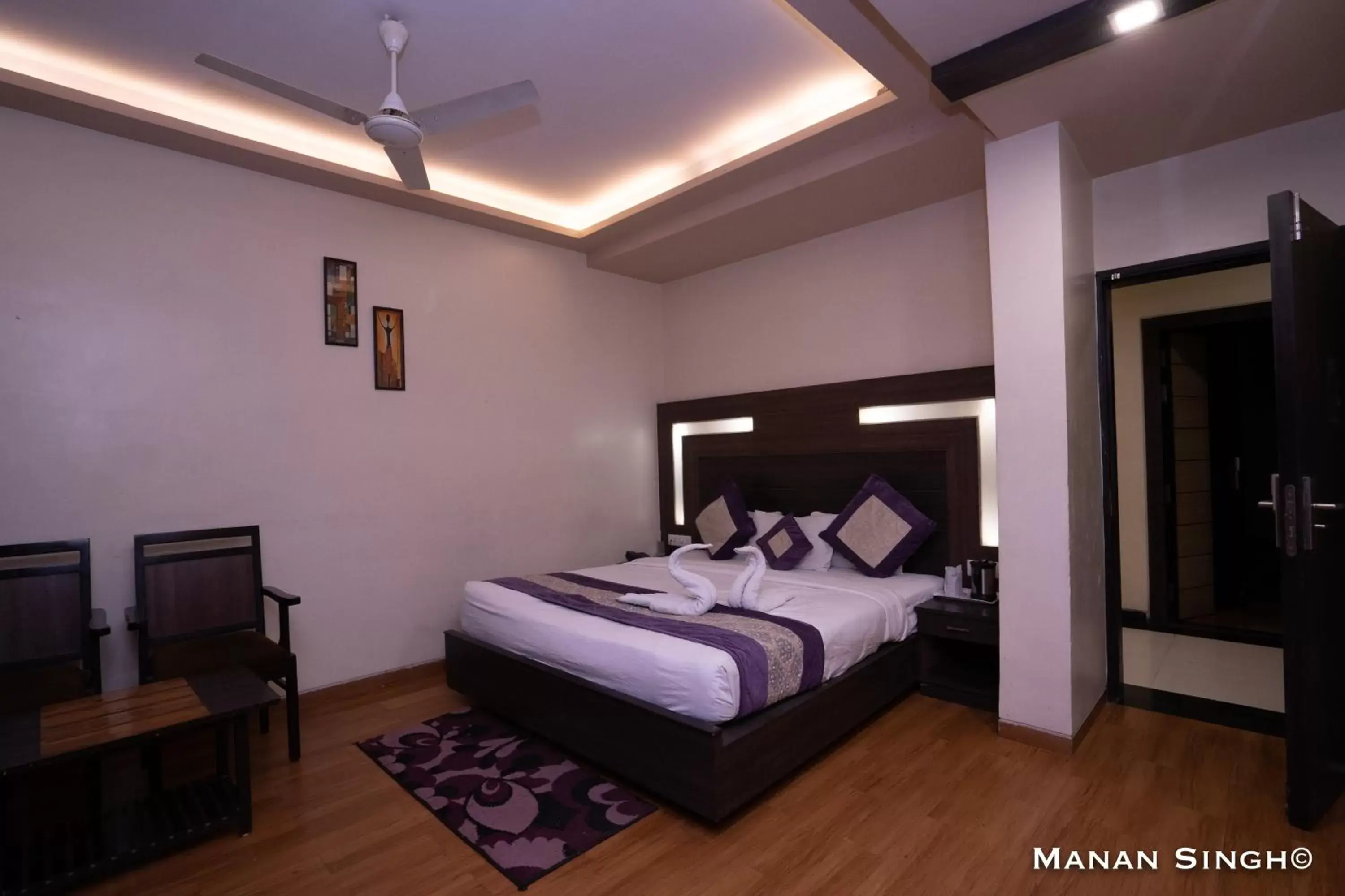 Bed in Hotel Samrat