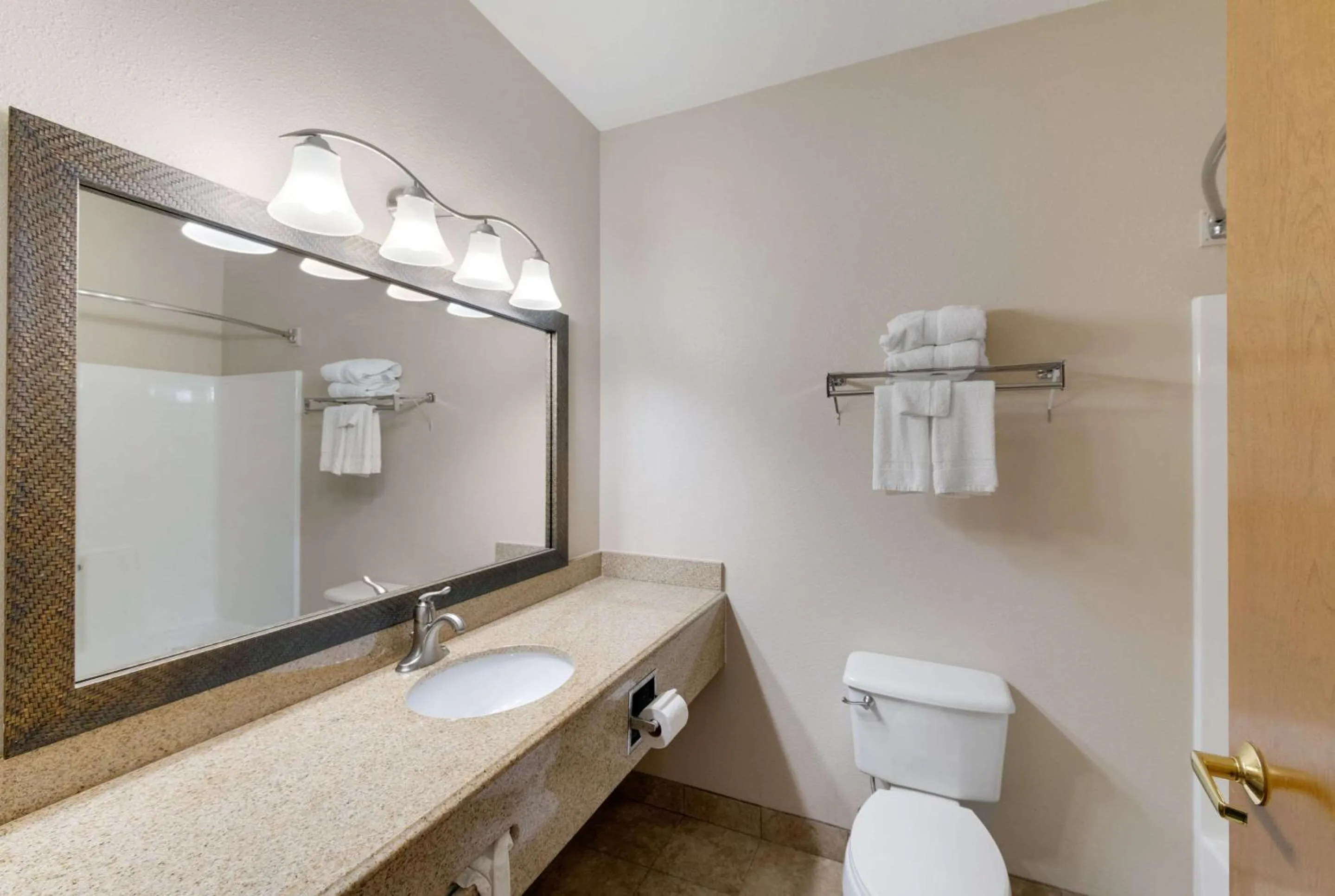 Bathroom in Quality Inn Cedar Park - Austin Northwest