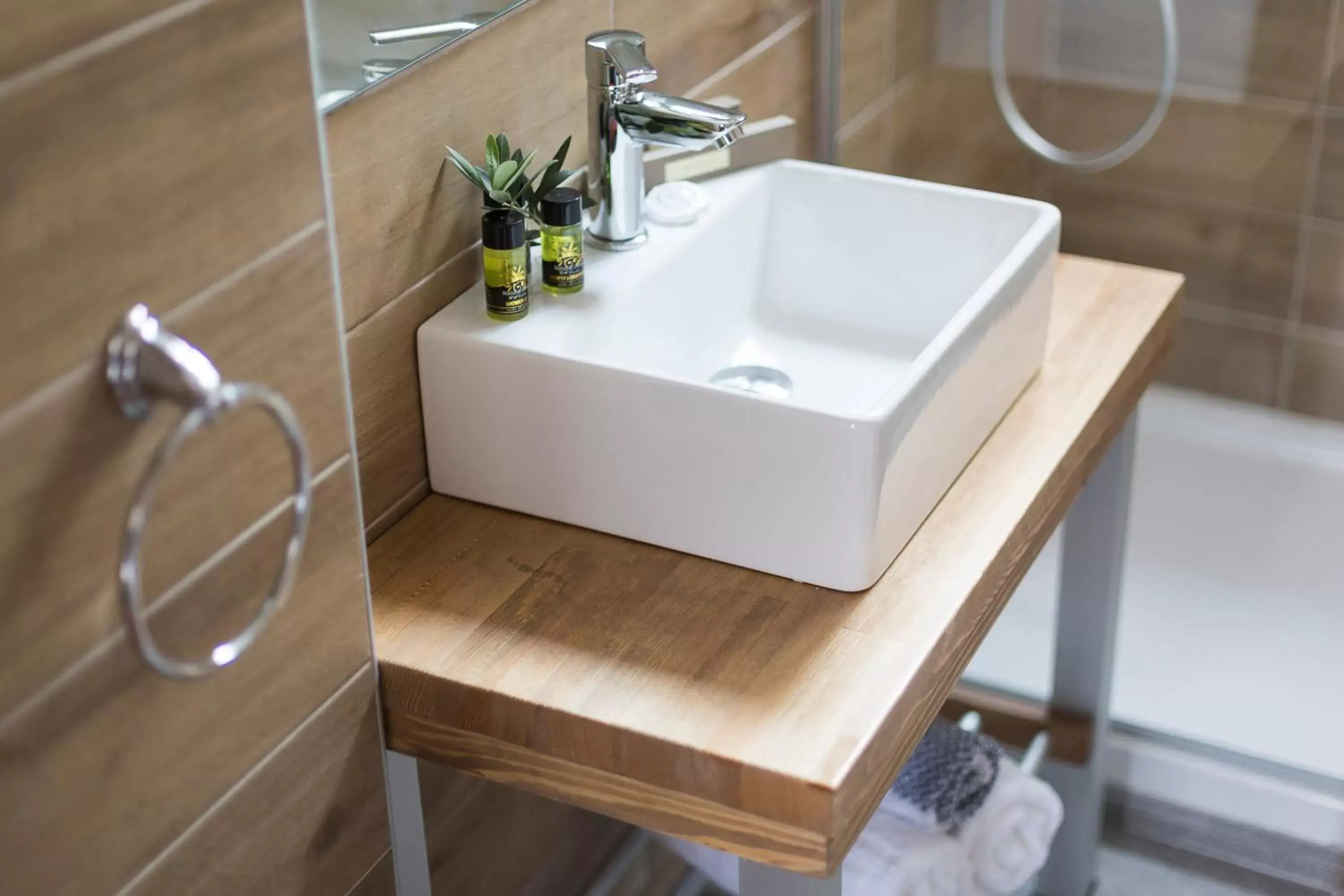 Bathroom in Plaza Hotel, Philian Hotels and Resorts