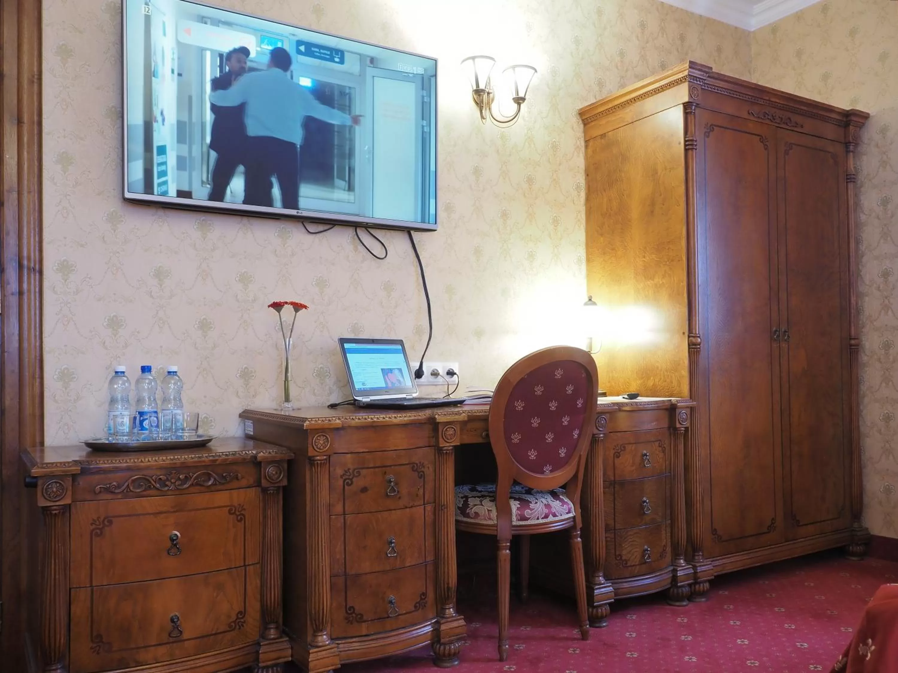 TV and multimedia in Hotel Sarmata Zespół Dworski