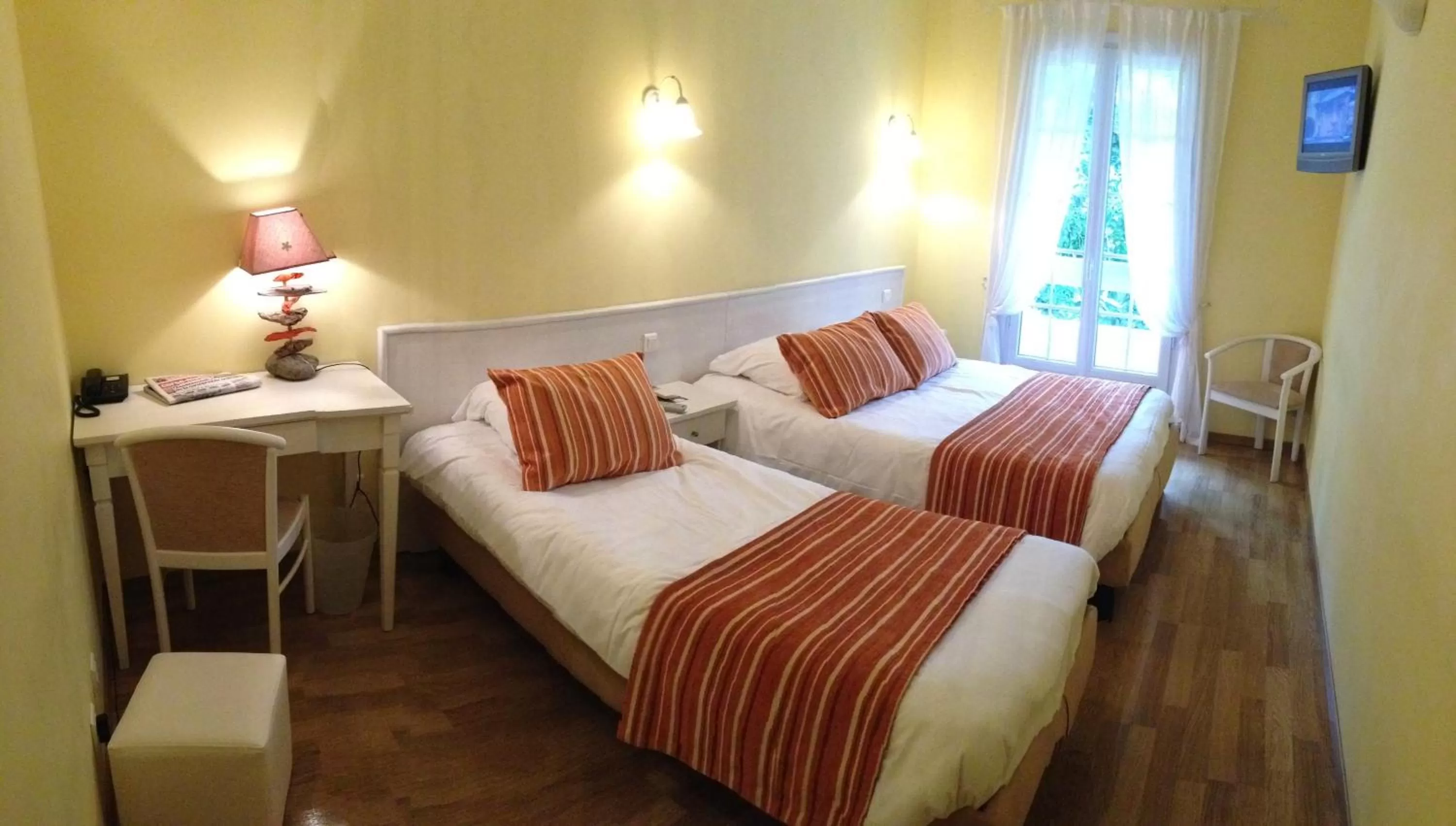 Bedroom, Bed in Auberge les Oliviers