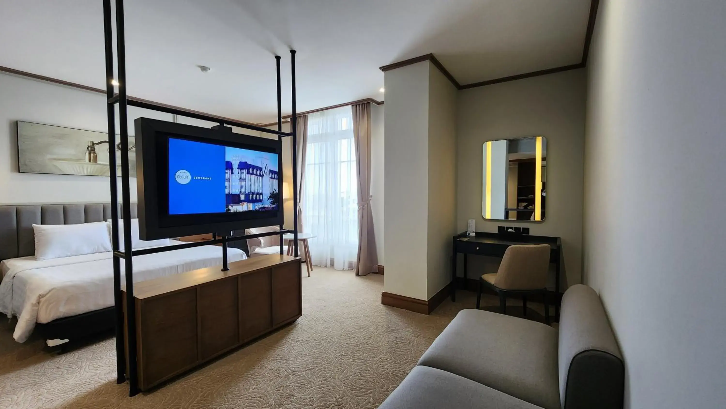 Living room, TV/Entertainment Center in Hotel Dafam Semarang