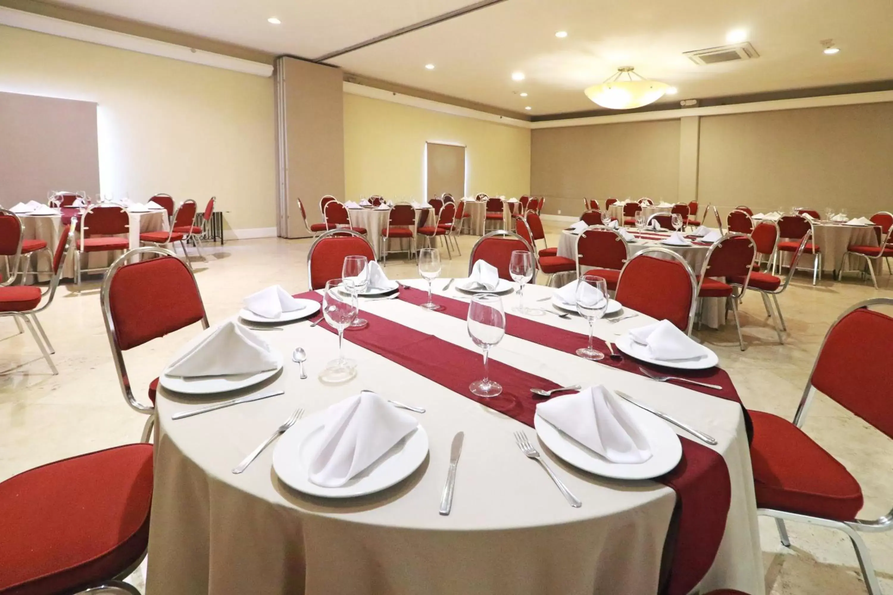 Banquet/Function facilities, Restaurant/Places to Eat in Holiday Inn Hotel & Suites Centro Historico, an IHG Hotel