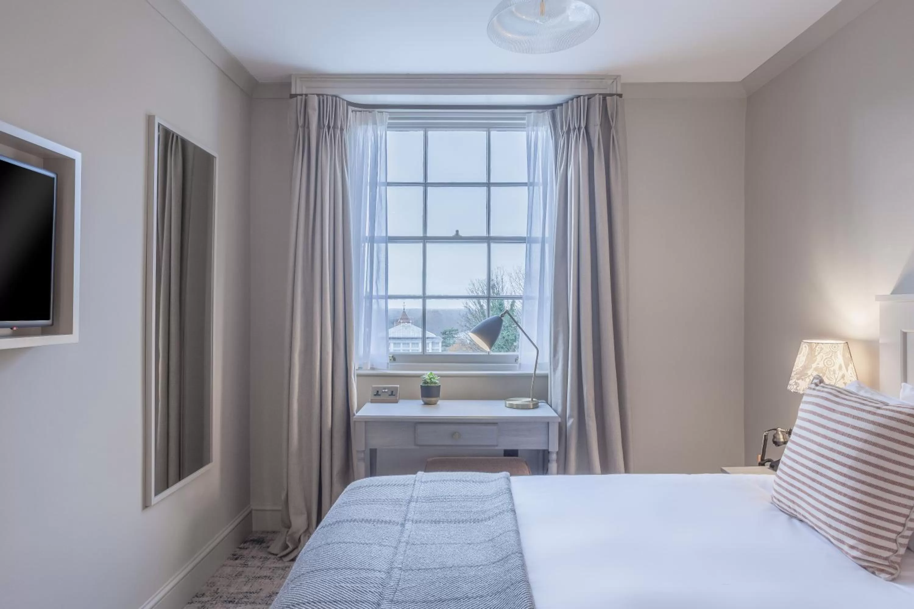 Bedroom, Bed in Richmond Hill Hotel