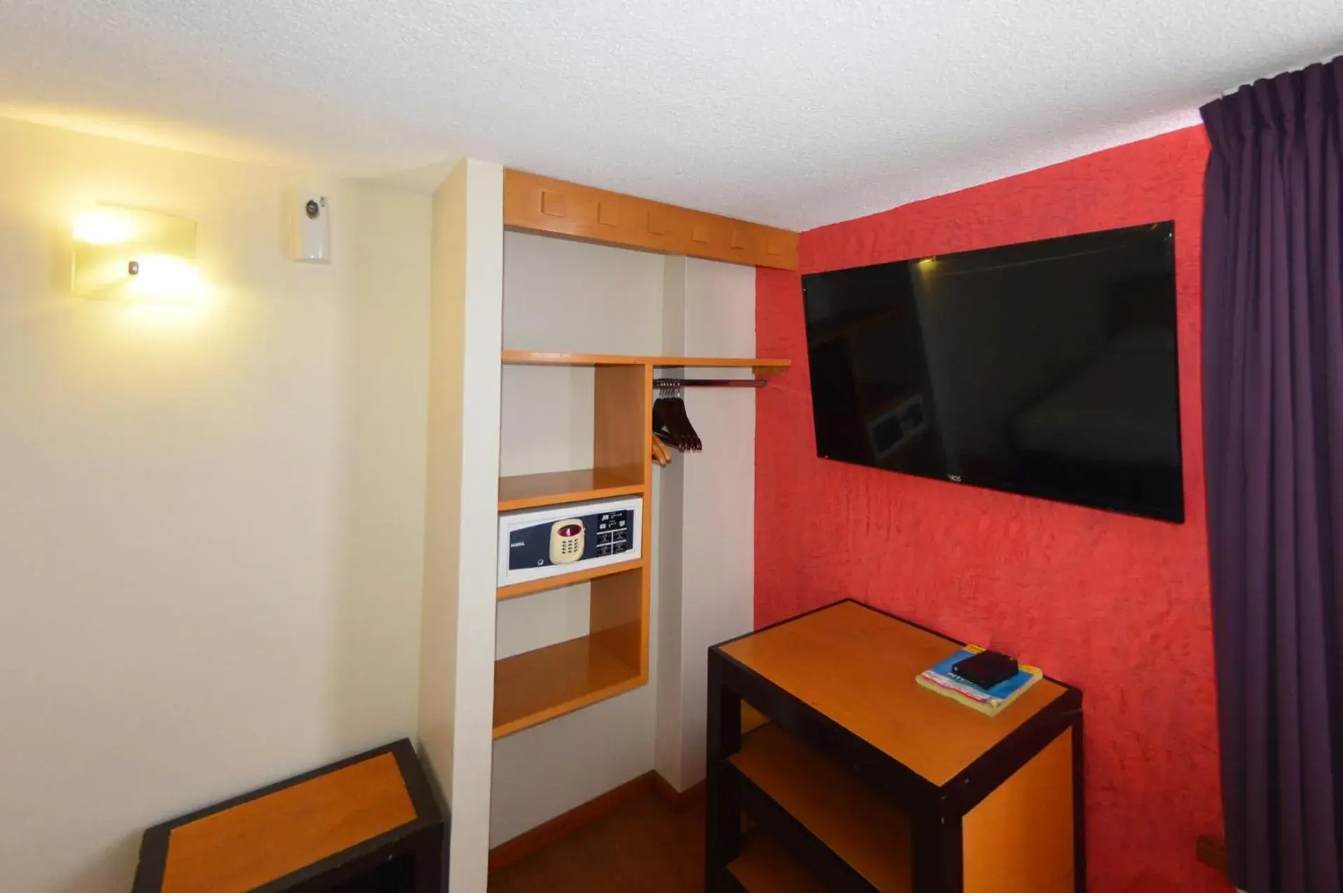 TV/Entertainment Center in Centro 19 Hotel