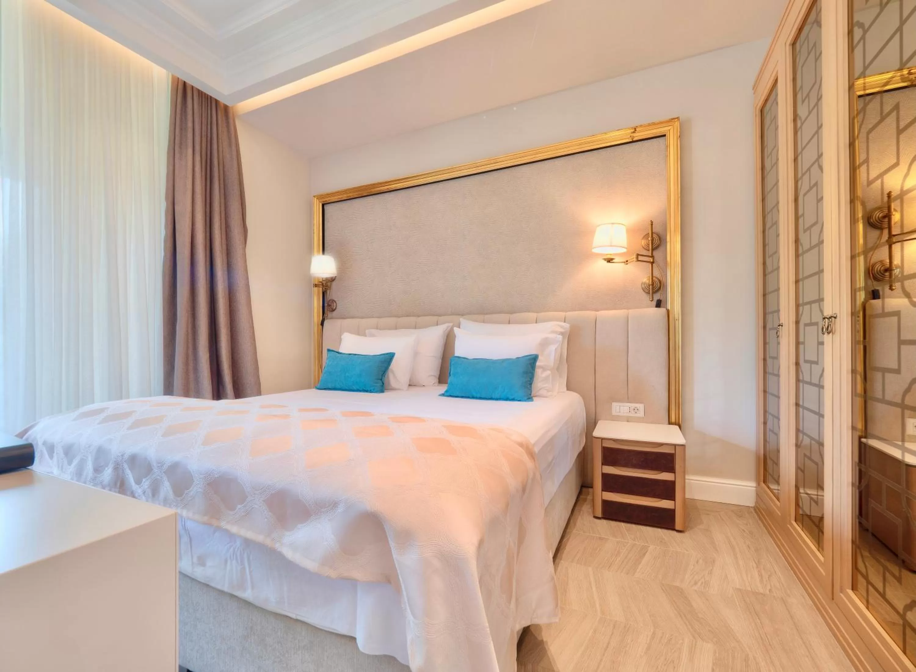 Bed in Apartments PERLA Budva