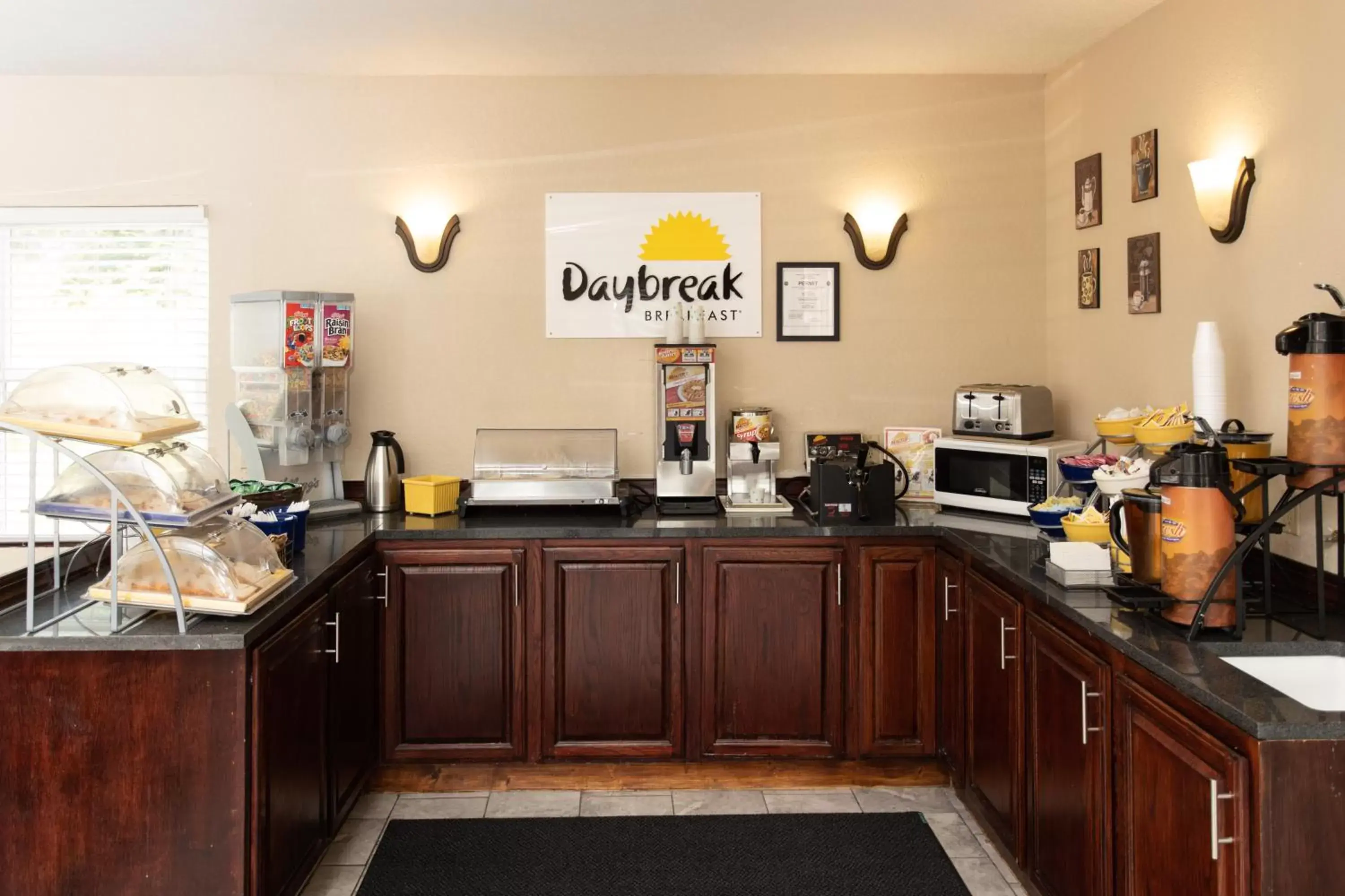 Continental breakfast, Restaurant/Places to Eat in Days Inn by Wyndham Fairmont